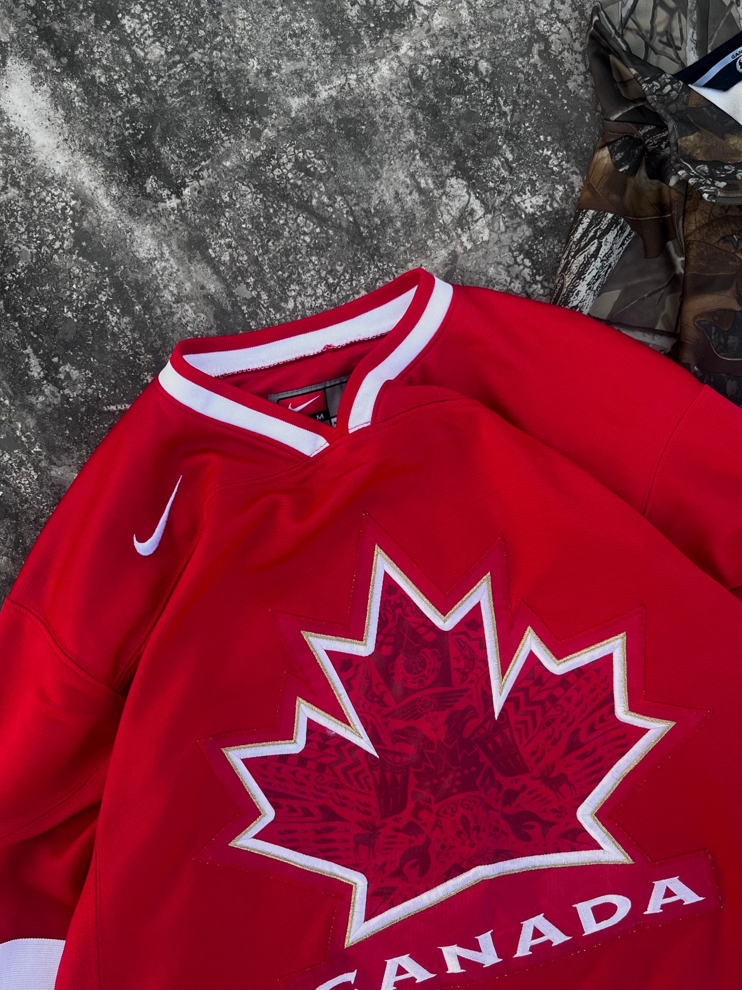 Vintage 2010 nike Canada hockey jersey