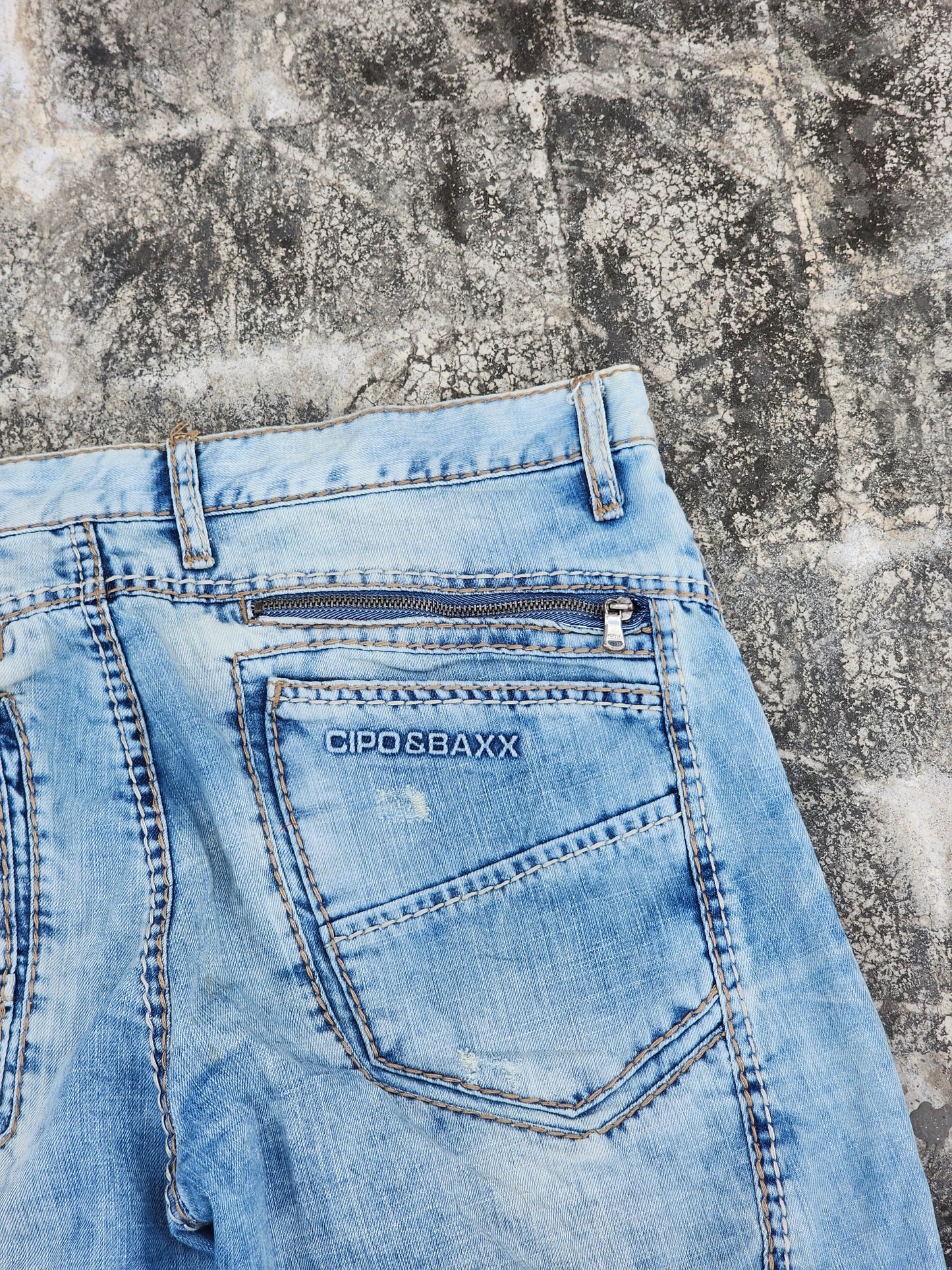 Cipo and Baxx baggy Denim Jorts (38)