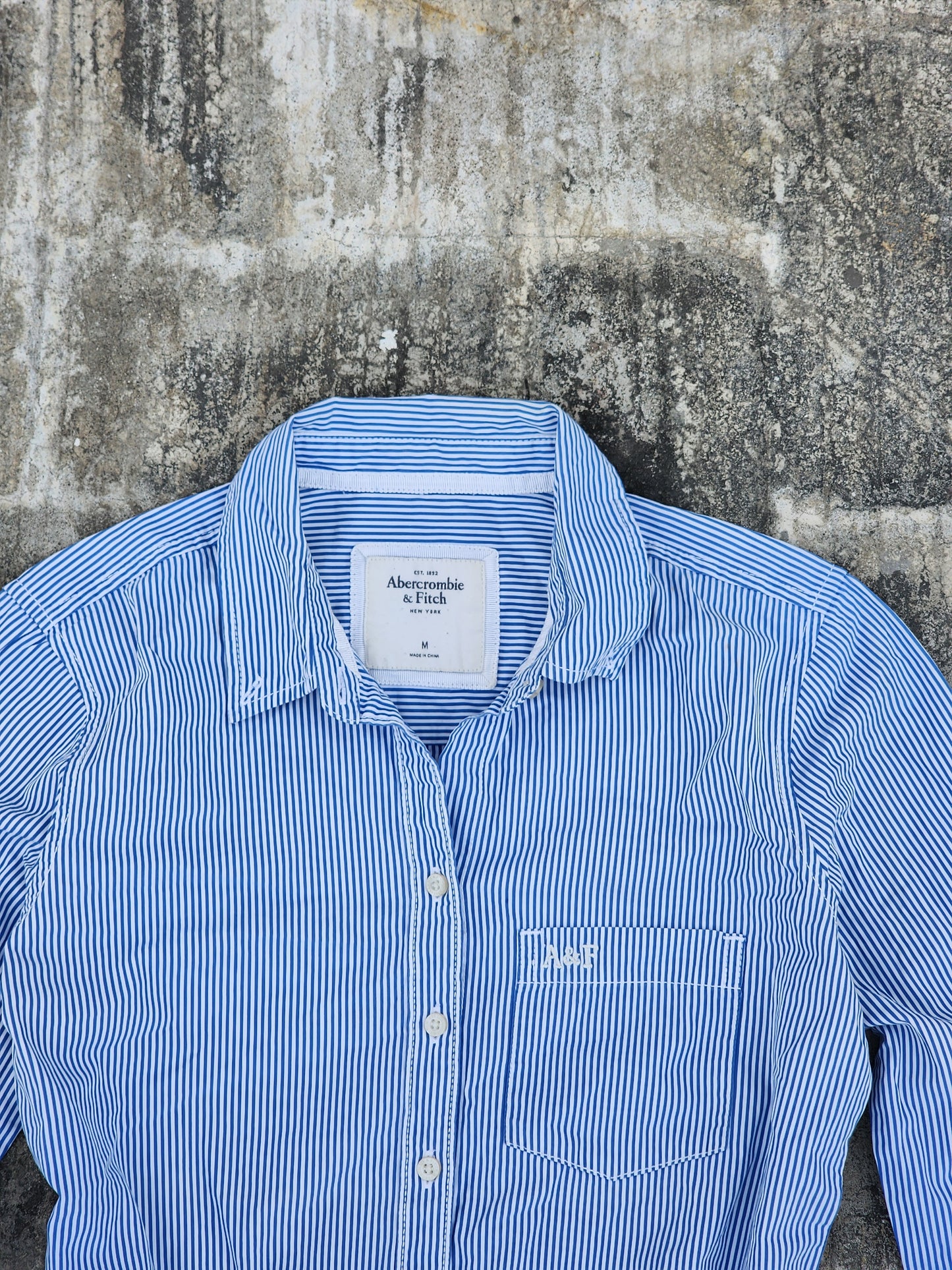 Abercrombie & Fitch Y2K women's Button Down (M)