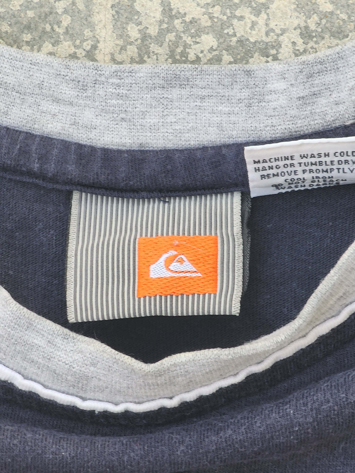 Vintage Y2K Era Quiksilver Crew neck chest-stripe Surfwear Tee (L)