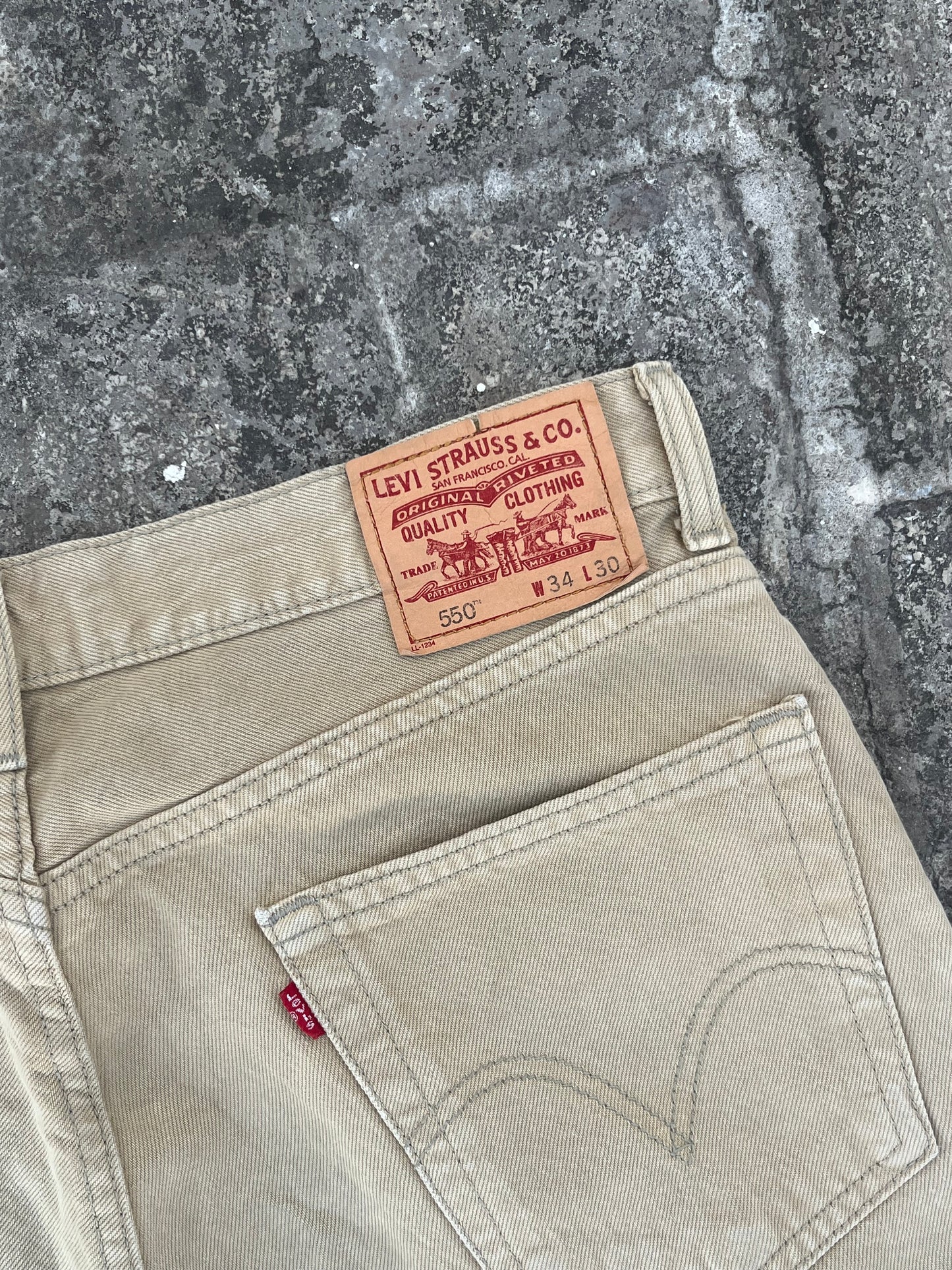 Vintage Levi's 550 Relaxed Fit Khaki Jeans (34)