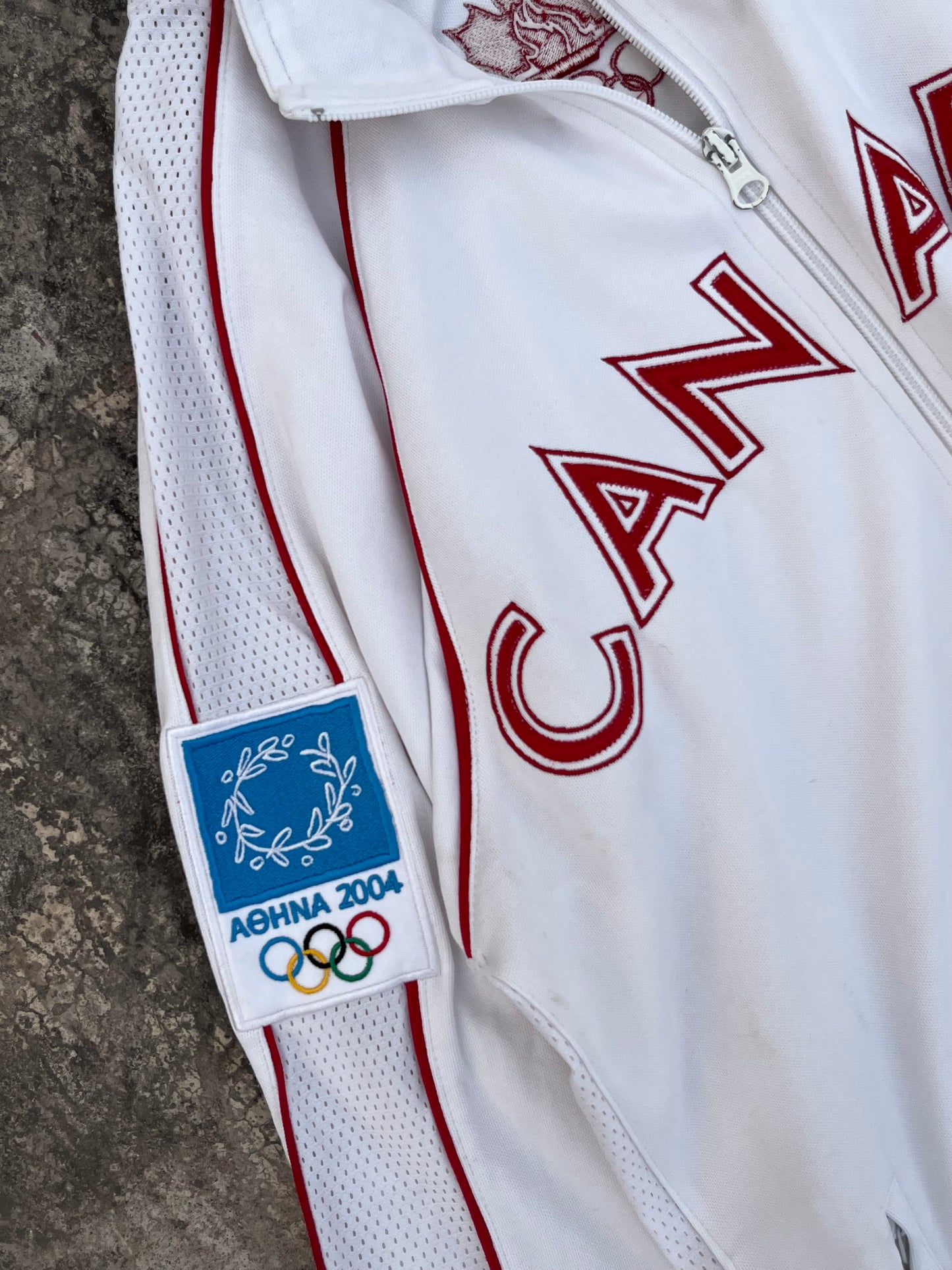 Roots Olympics Canada 2004 Vintage Windbreaker (M)