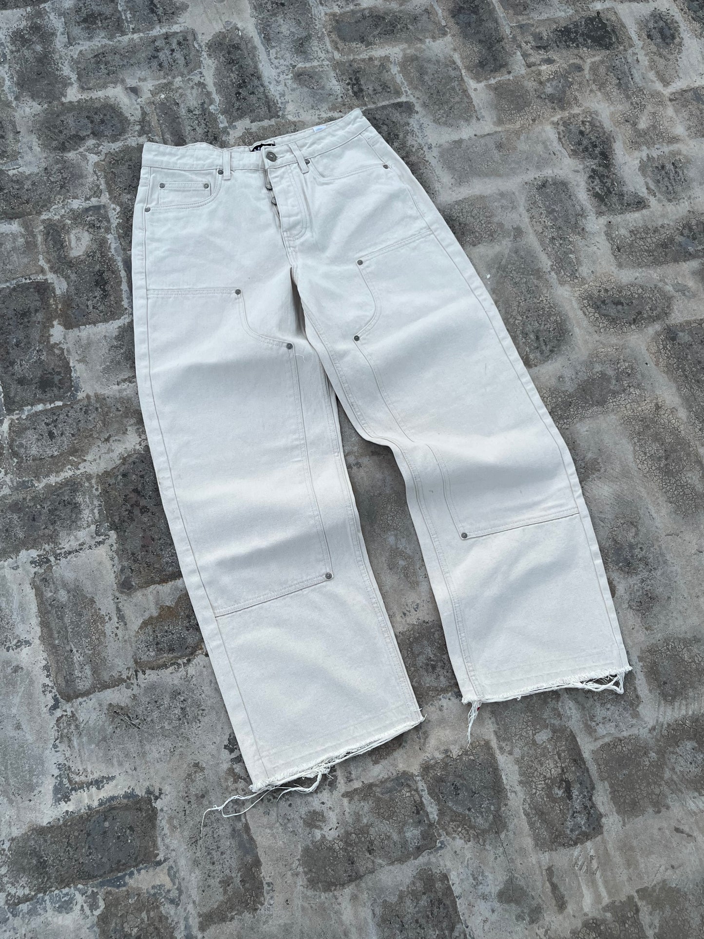 BoohooMan White Texturized and Distressed Edge Carpenter Baggy Jeans (32)