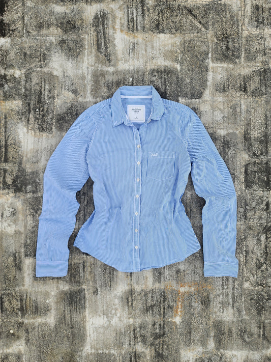 Abercrombie & Fitch Y2K women's Button Down (M)