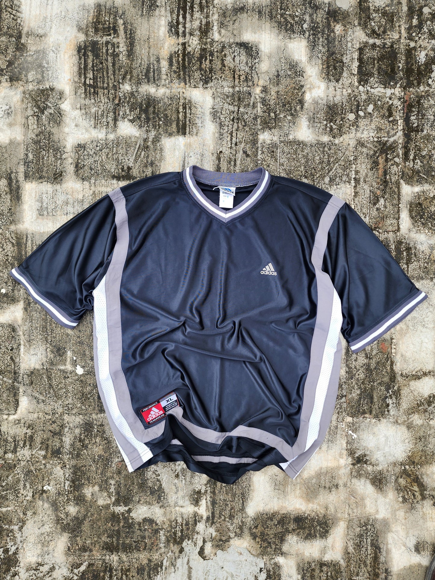 Vintage 90's Adidas Black Oversized and Boxy Fit Jersey (XL)