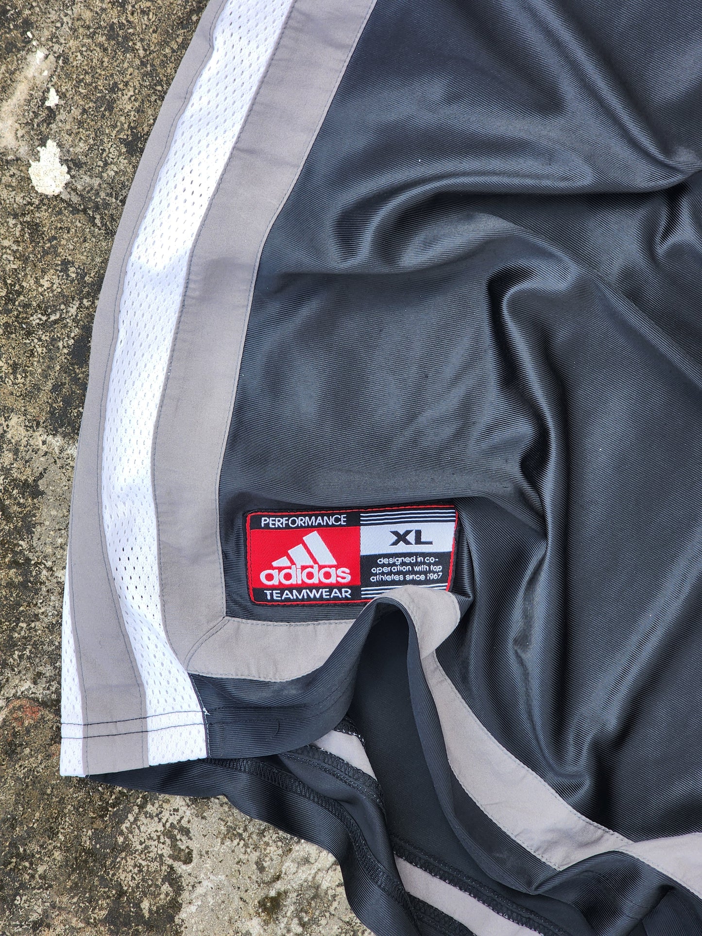 Vintage 90's Adidas Black Oversized and Boxy Fit Jersey (XL)