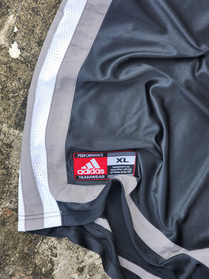 Vintage 90's Adidas Black Oversized and Boxy Fit Jersey (XL)