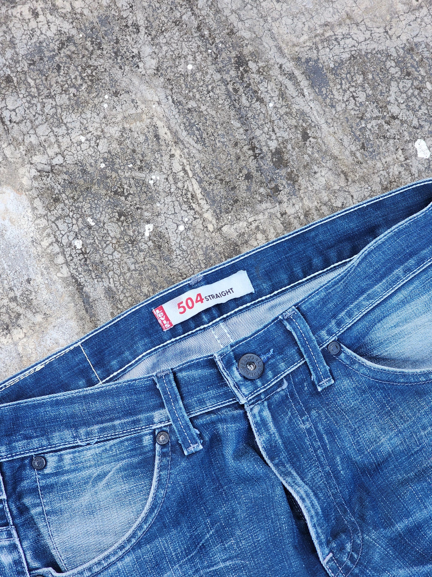 Vintage Levi's 504 Straight Fit Jeans (33)