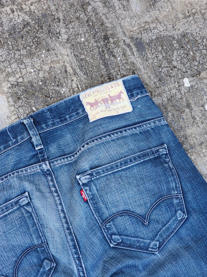 Vintage Levi's 504 Straight Fit Jeans (33)