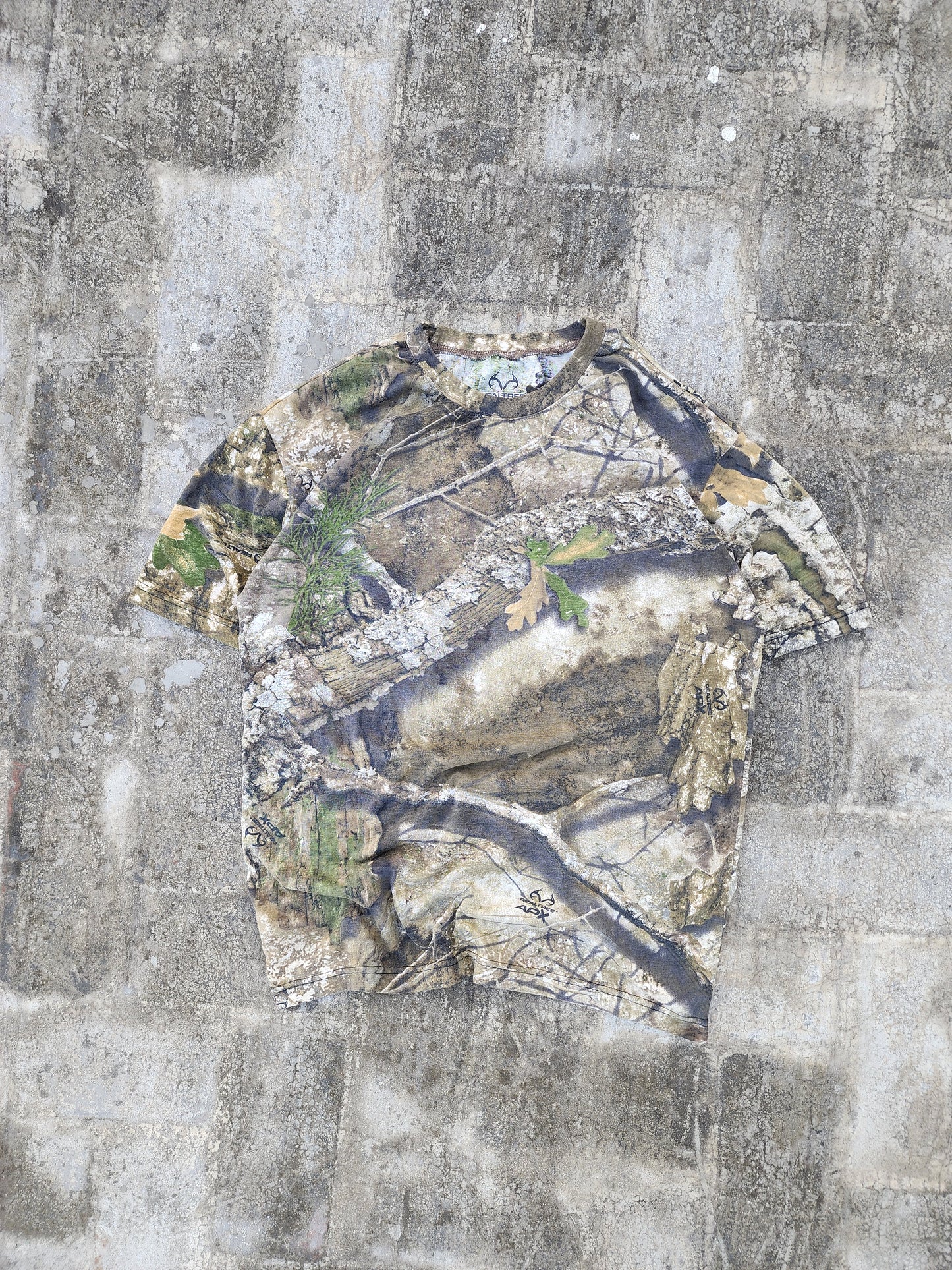 Vintage Realtree APX Camo Shirt (M)