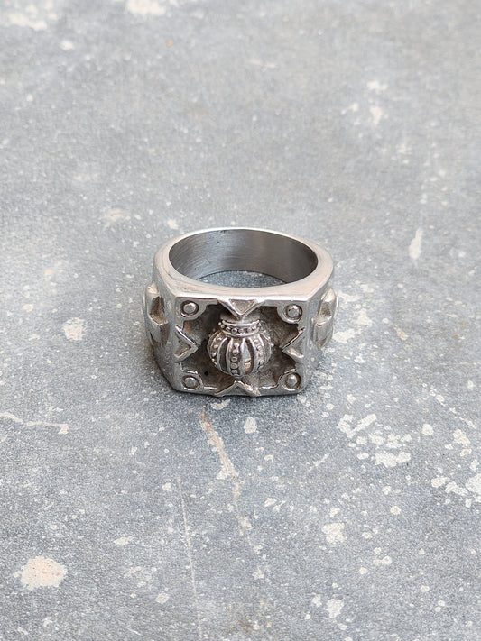 Vintage King Crown Ring