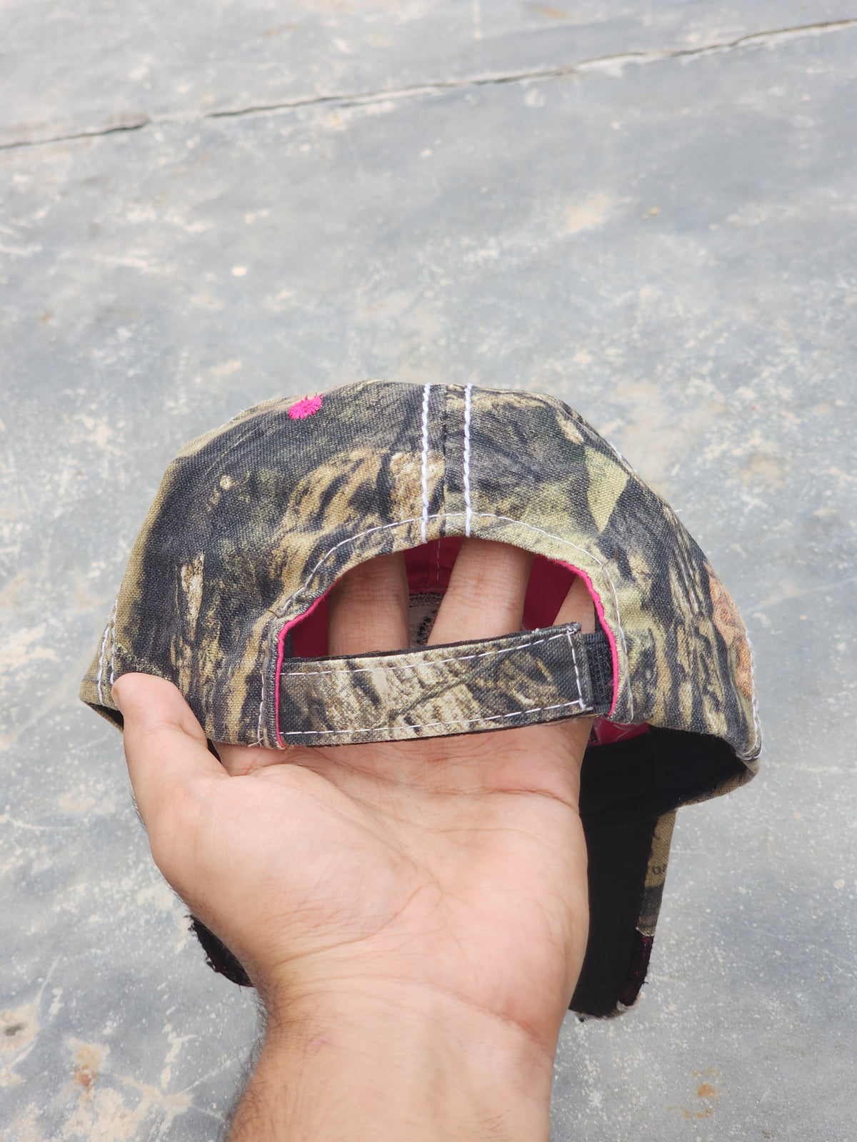 Mossy Oak Distress Reveal Camo / Pink  Cap