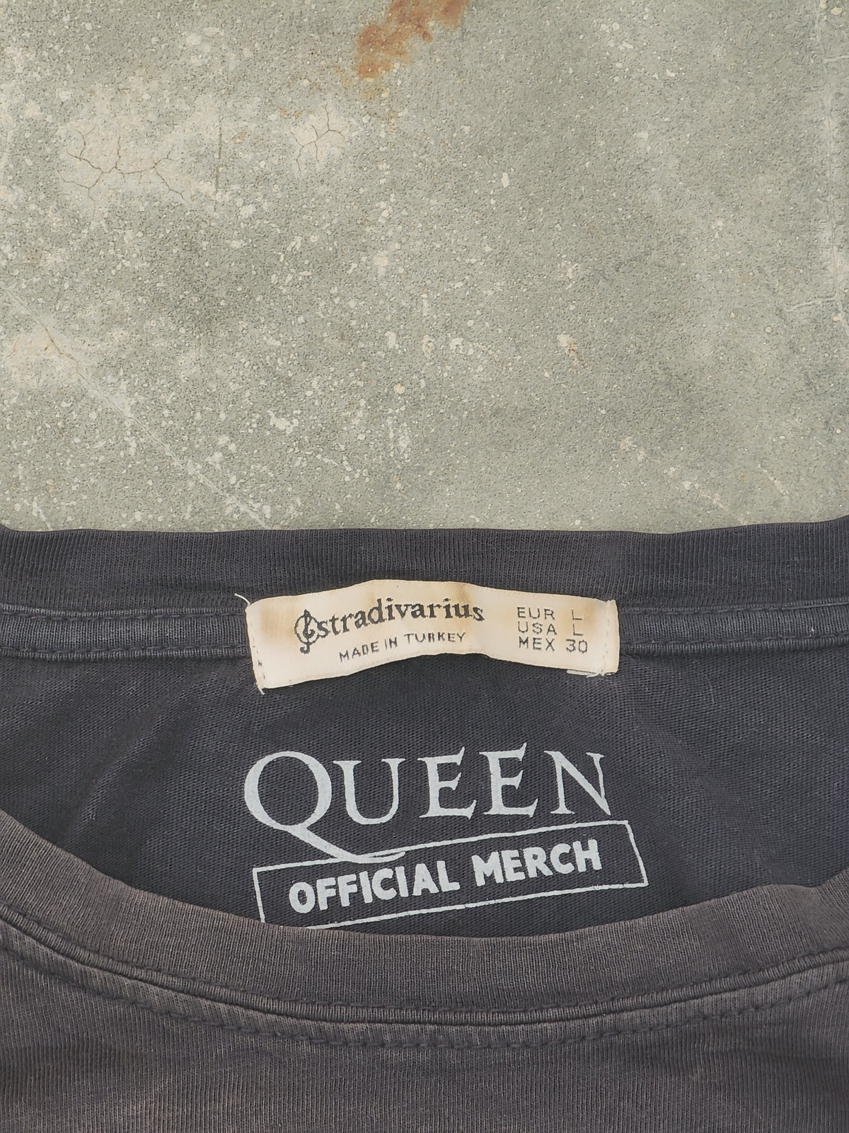 Vintage Astradivarius Queen Sunfaded and Boxy Fit Tee (M)