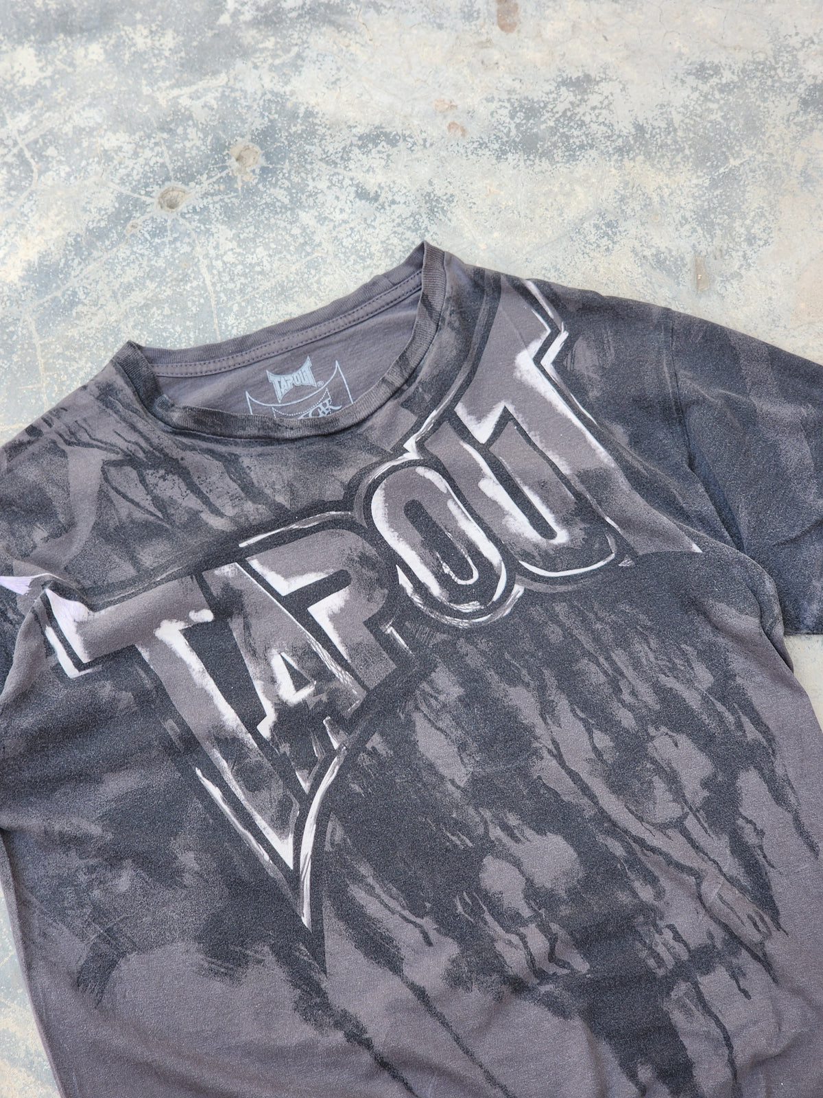 Vintage Y2K Tapout Black Label Collection Tee (M)
