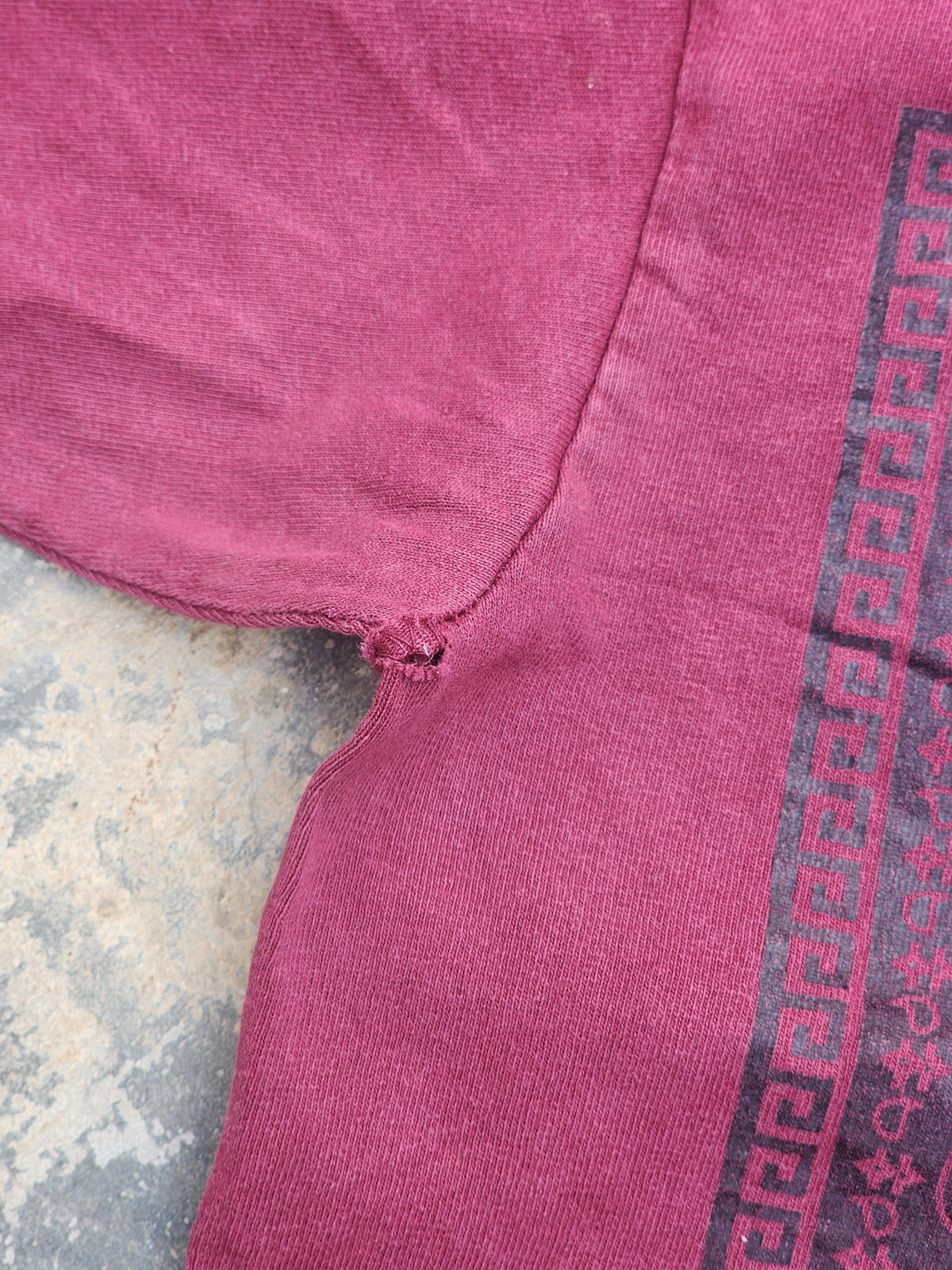Pro Club Burgundy Cali Bear Bandana Graphic Tee (L)