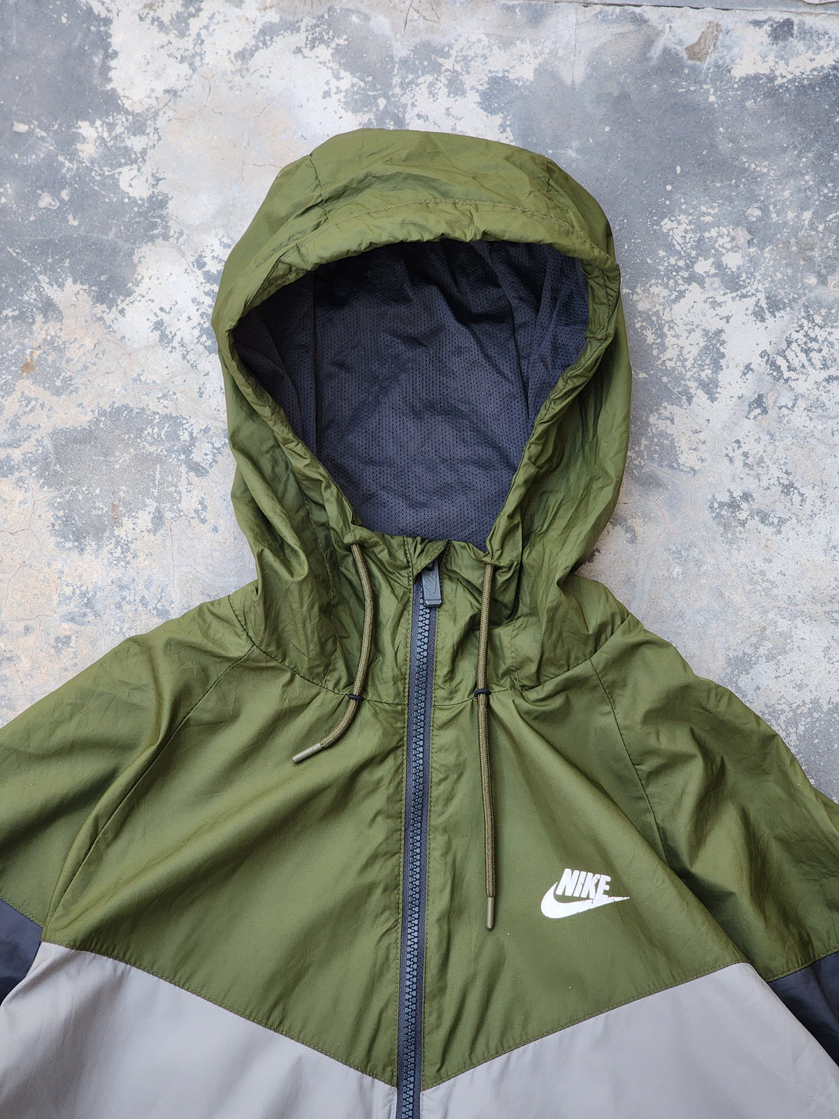 Nike Sportswear Windrunner Men's Hooded Windbreaker Jacket Olive and Grey (M)