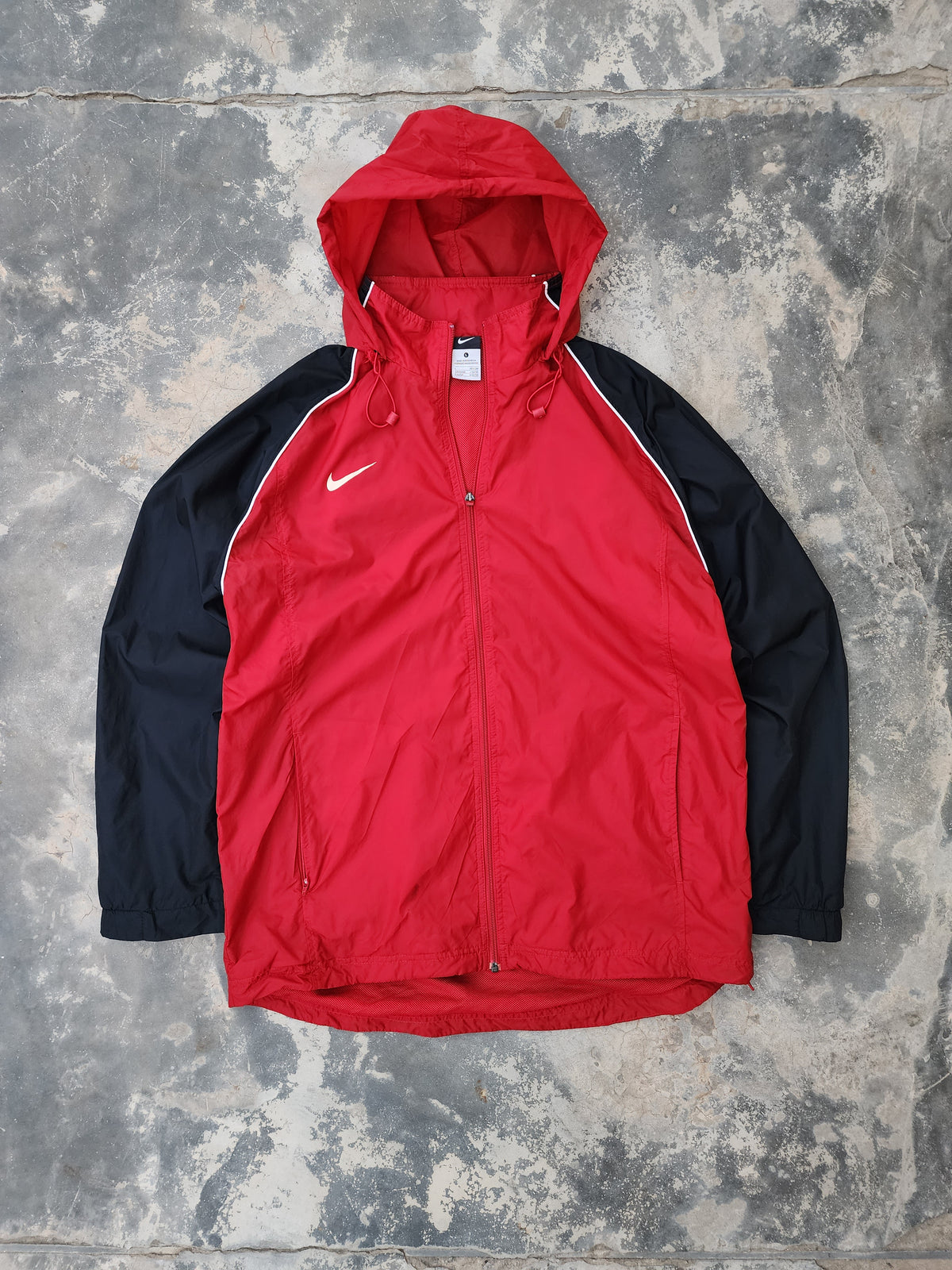 Vintage 2000s Red Team Sports Red and Black Full-Zip Windbreaker Hooded Rain Jacket (L/XL)
