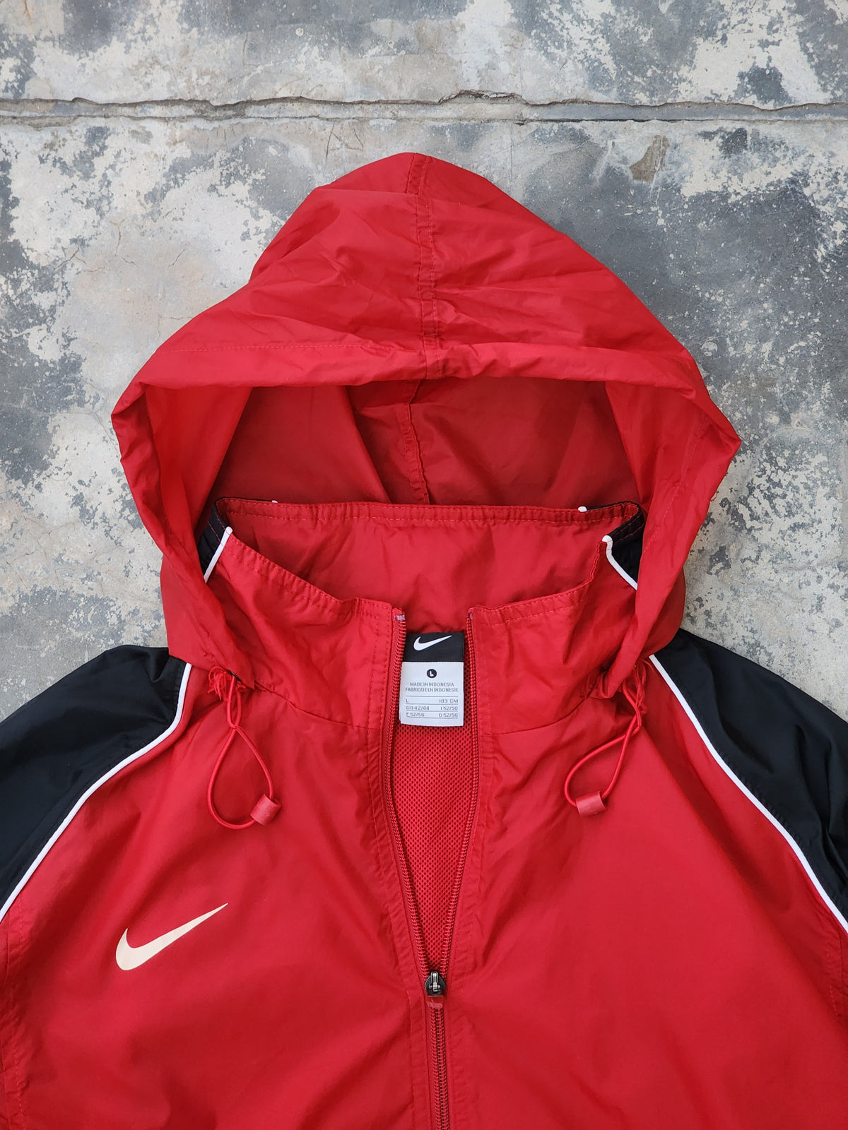 Vintage 2000s Red Team Sports Red and Black Full-Zip Windbreaker Hooded Rain Jacket (L/XL)