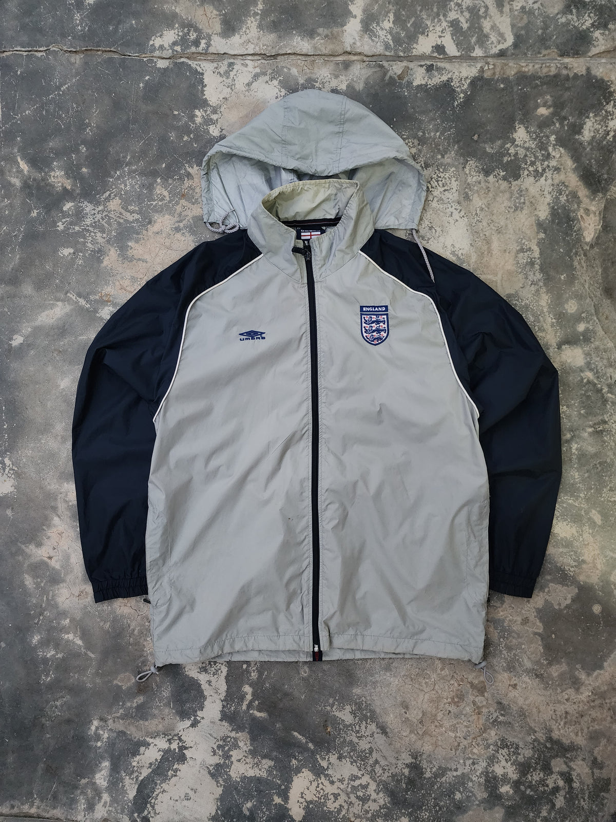 Vintage Umbro 2002–2003 England National Football Team Hooded Rain/Training Windbreaker Jacket (L)