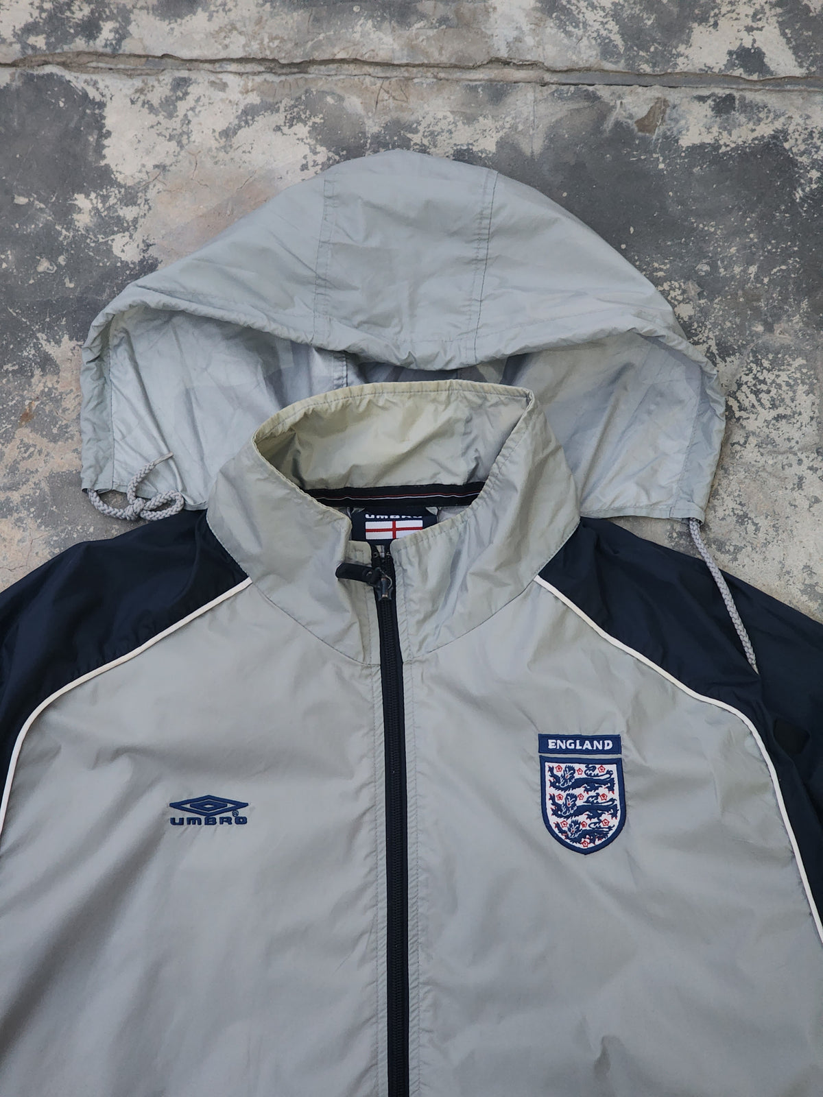 Vintage Umbro 2002–2003 England National Football Team Hooded Rain/Training Windbreaker Jacket (L)