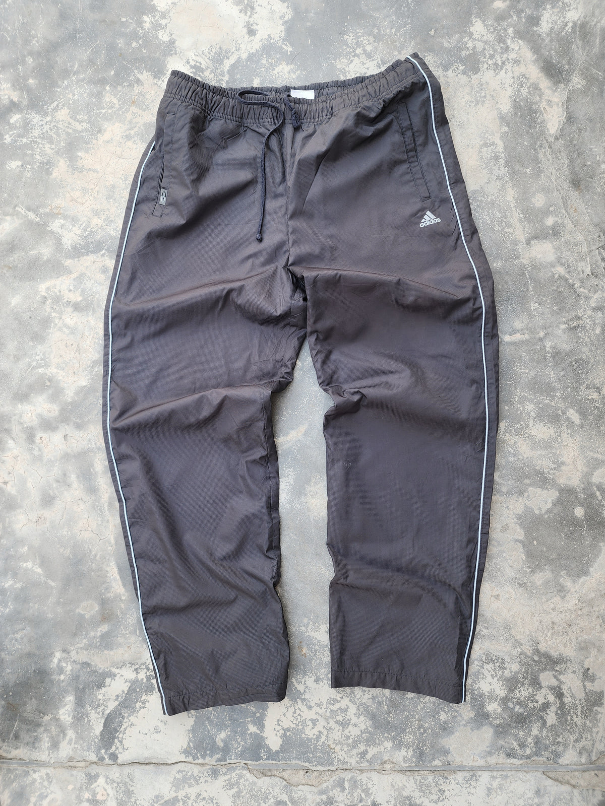 Adidas 90s Vintage Gray/ Light Blue Piping Trackpants (M/L)