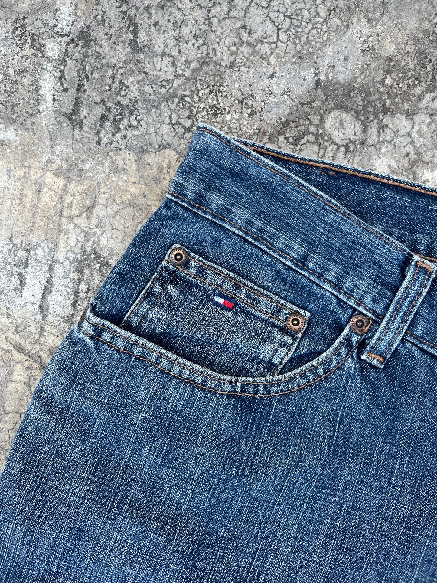 Vintage Tommy Hilfiger Straight Relaxed Fit Jeans (33)