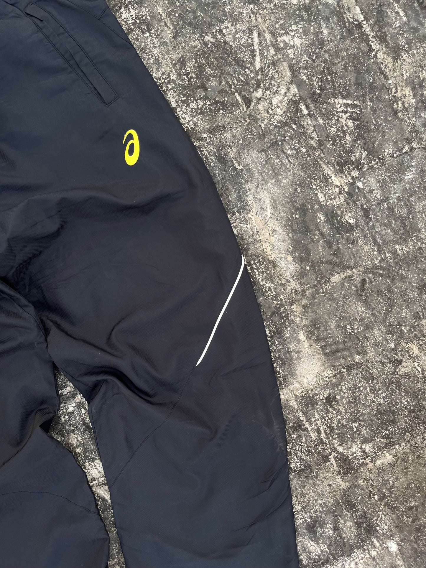 Vintage Asics Black-Gold Logo Baggy Trackpants (S)