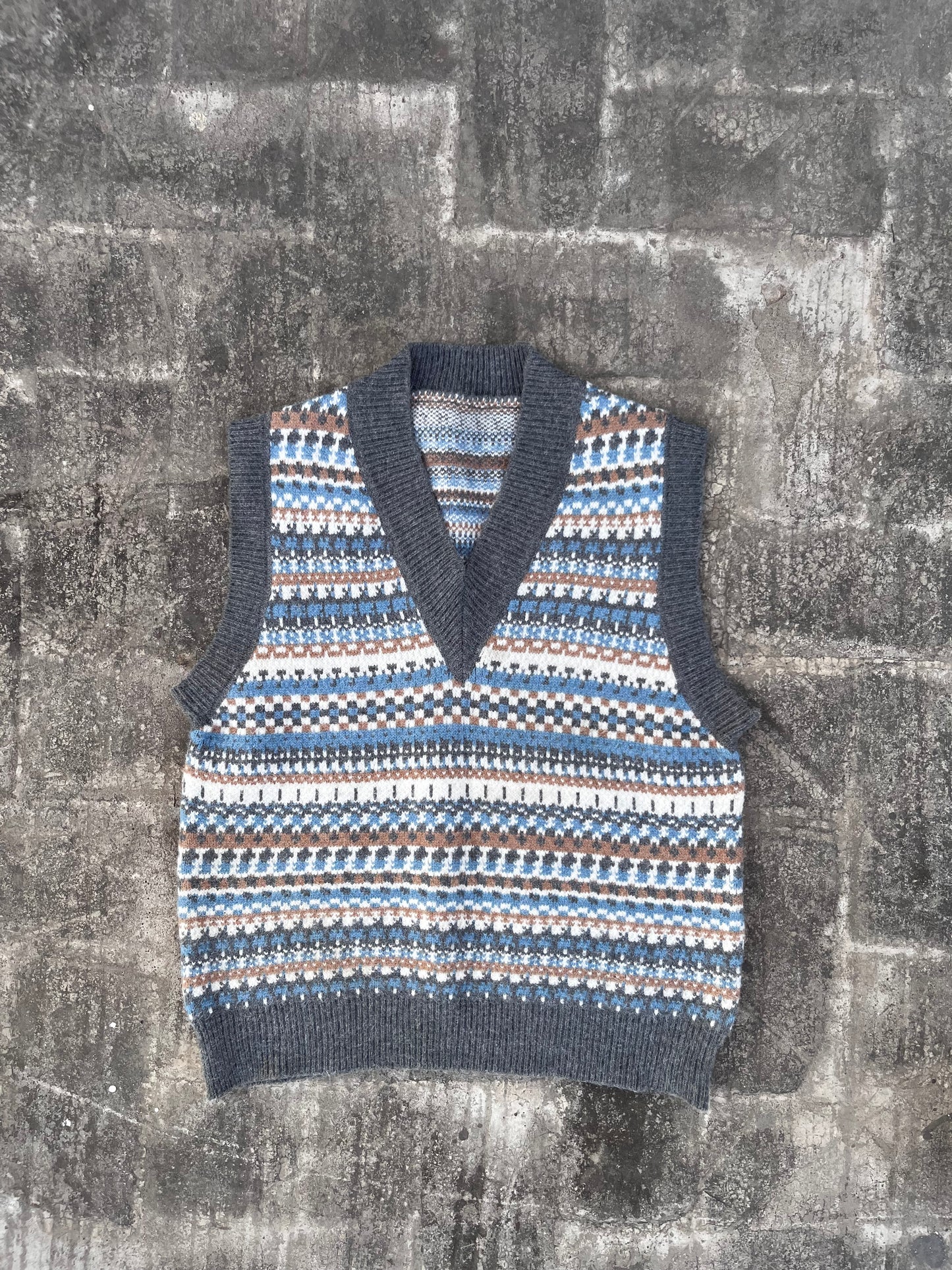Vintage Sleeveless Knitted Sweater (S/XS)