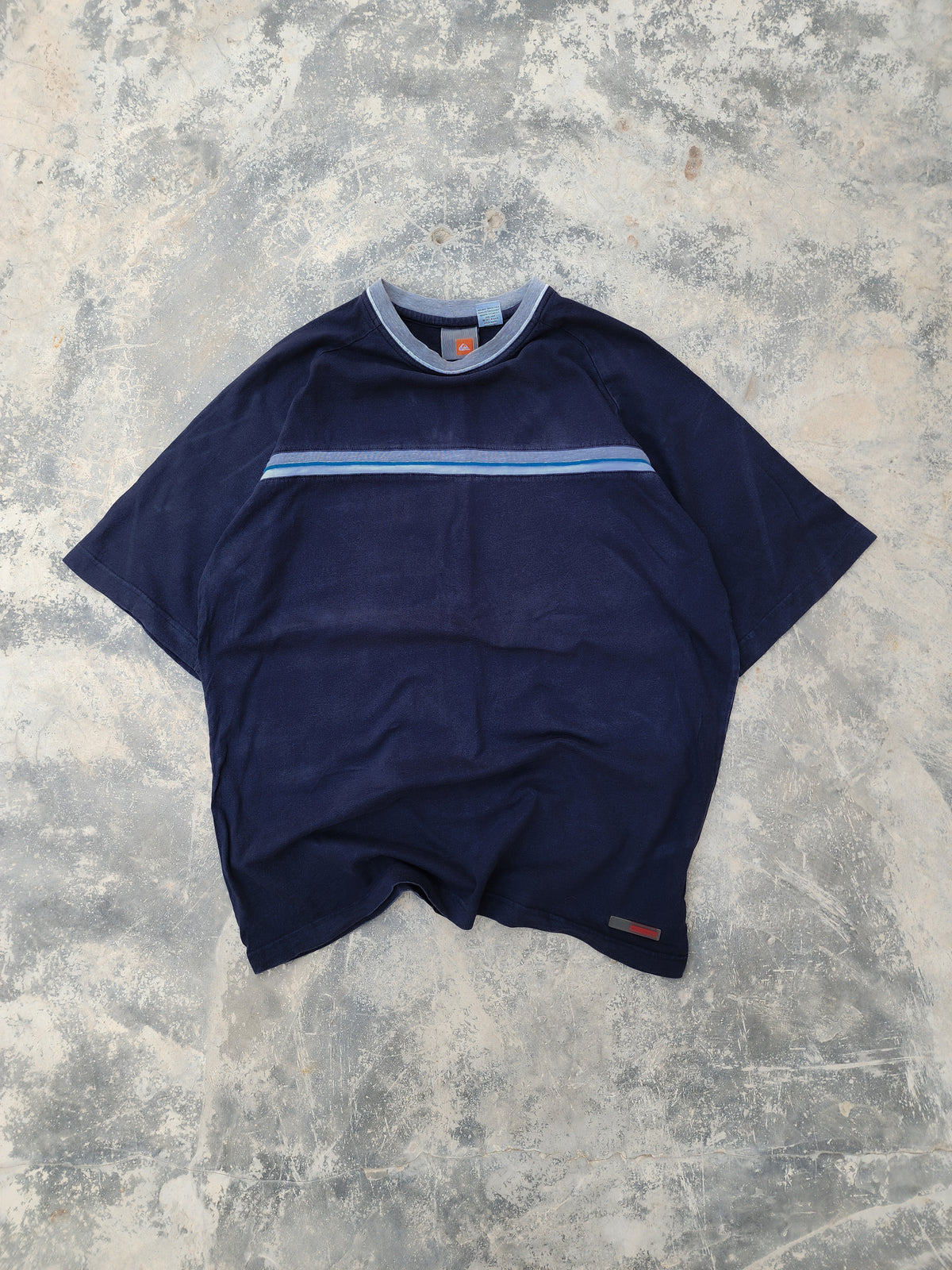 Vintage Y2K Era Quiksilver Crew neck chest-stripe Surfwear Tee (L)