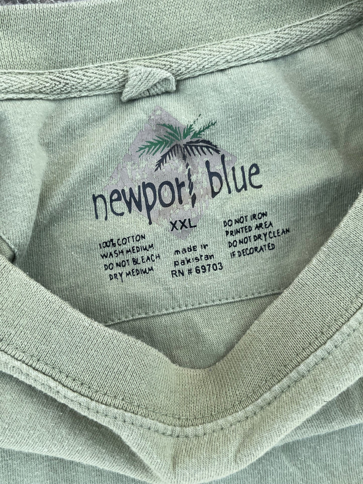 Vintage Newport Blue Light Green Palm Trees and Vintage Cars Graphic Tee (M)