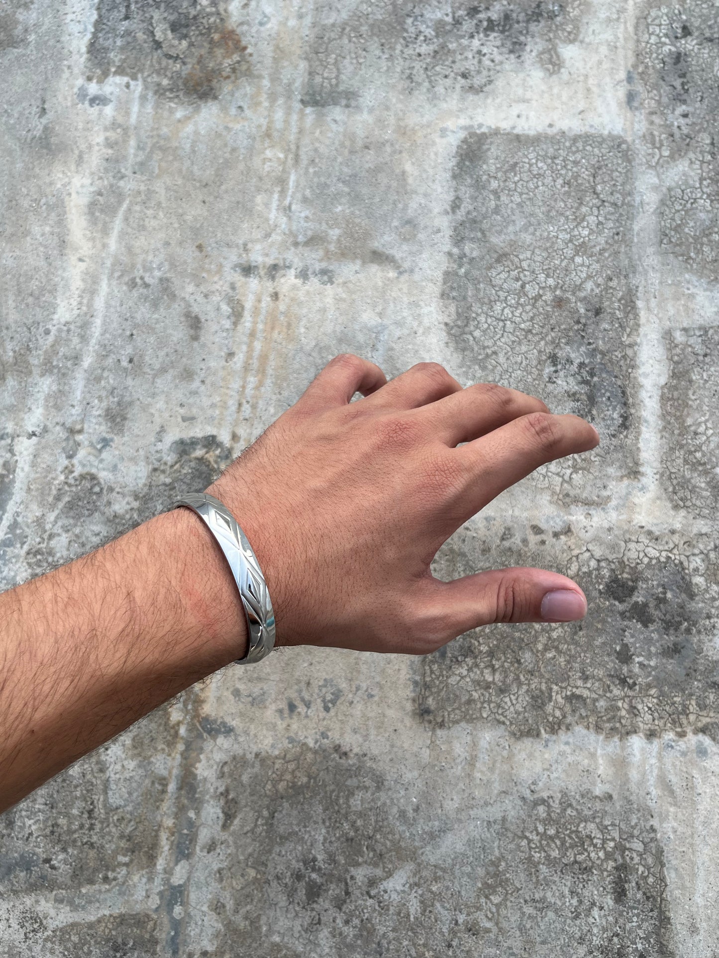 Diamond Pattern Metal Bracelet