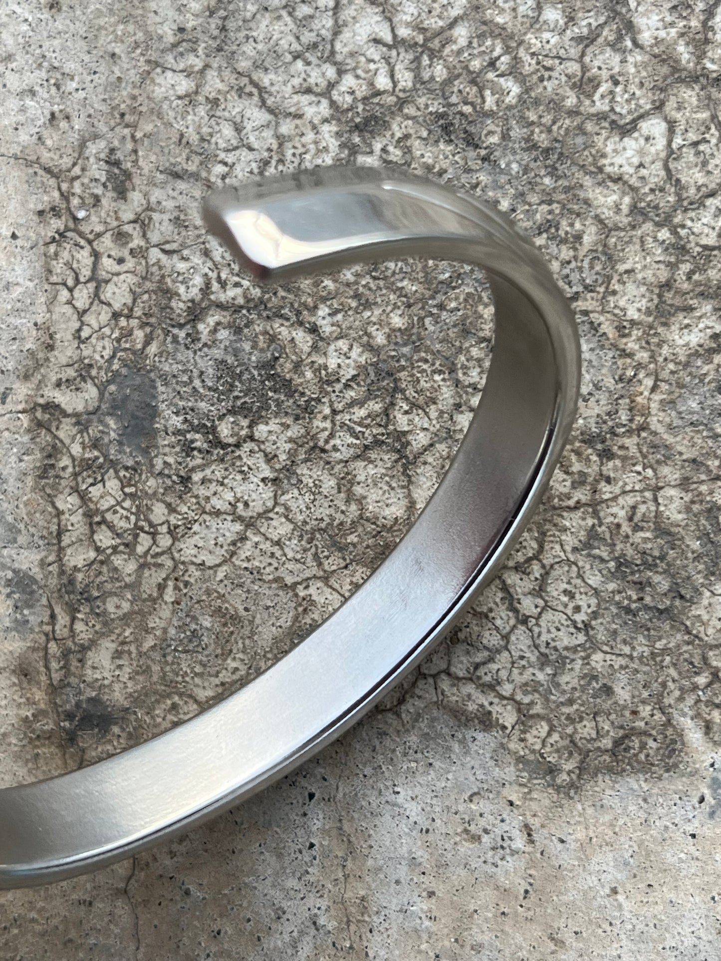 Diamond Pattern Metal Bracelet