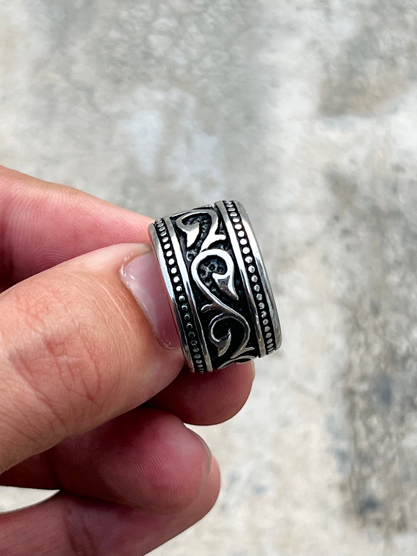 Vintage Pattern Engraving Ring