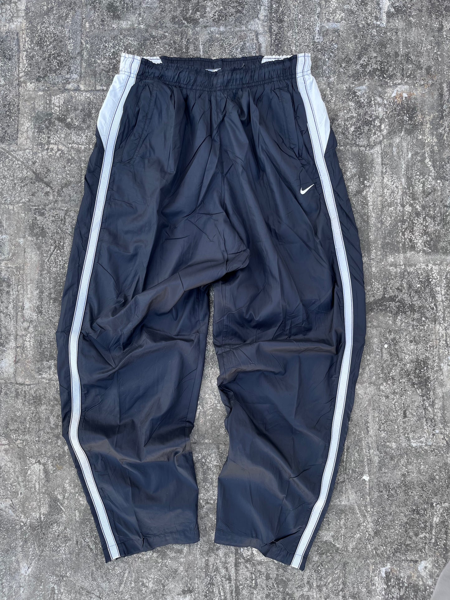 Vintage Nike Black- White Stripes Trackpants (M)