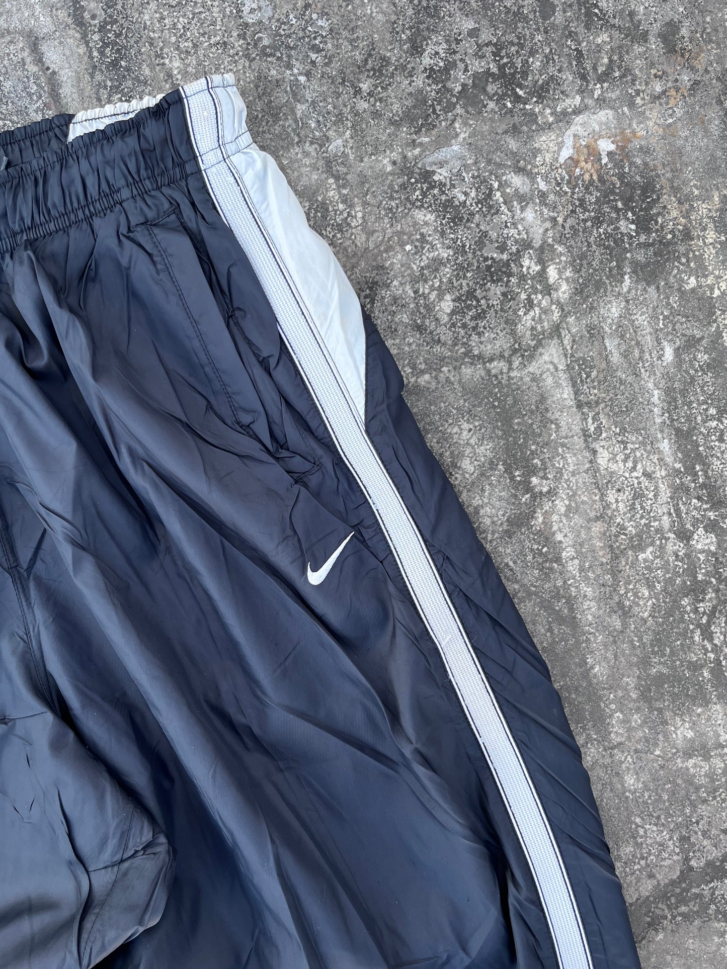Vintage Nike Black- White Stripes Trackpants (M)