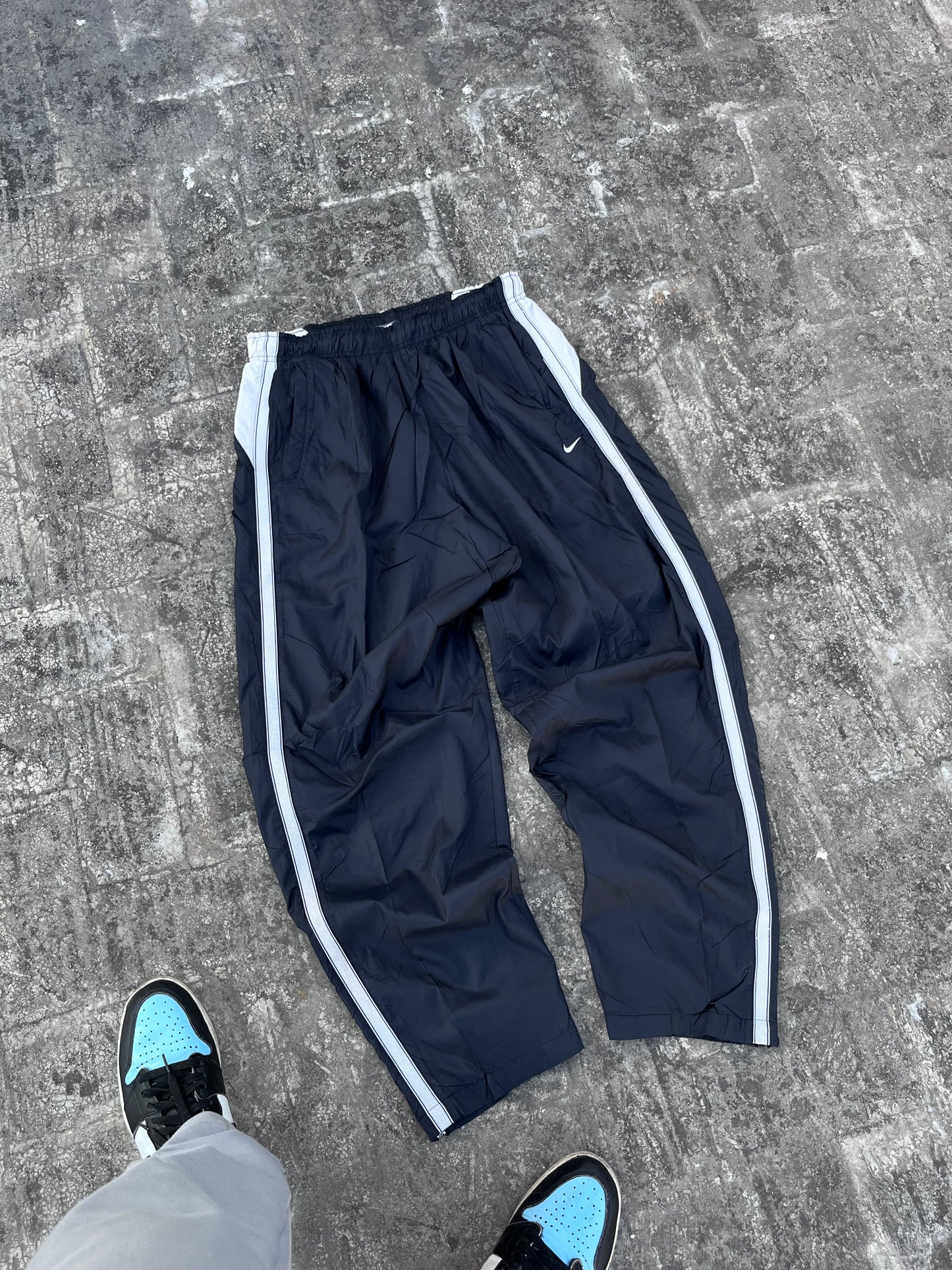 Vintage Nike Black- White Stripes Trackpants (M)
