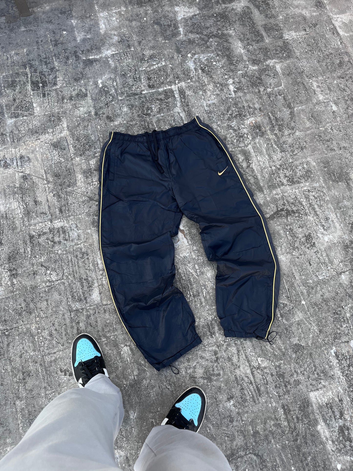 Vintage Nike Black Trackpants (M)