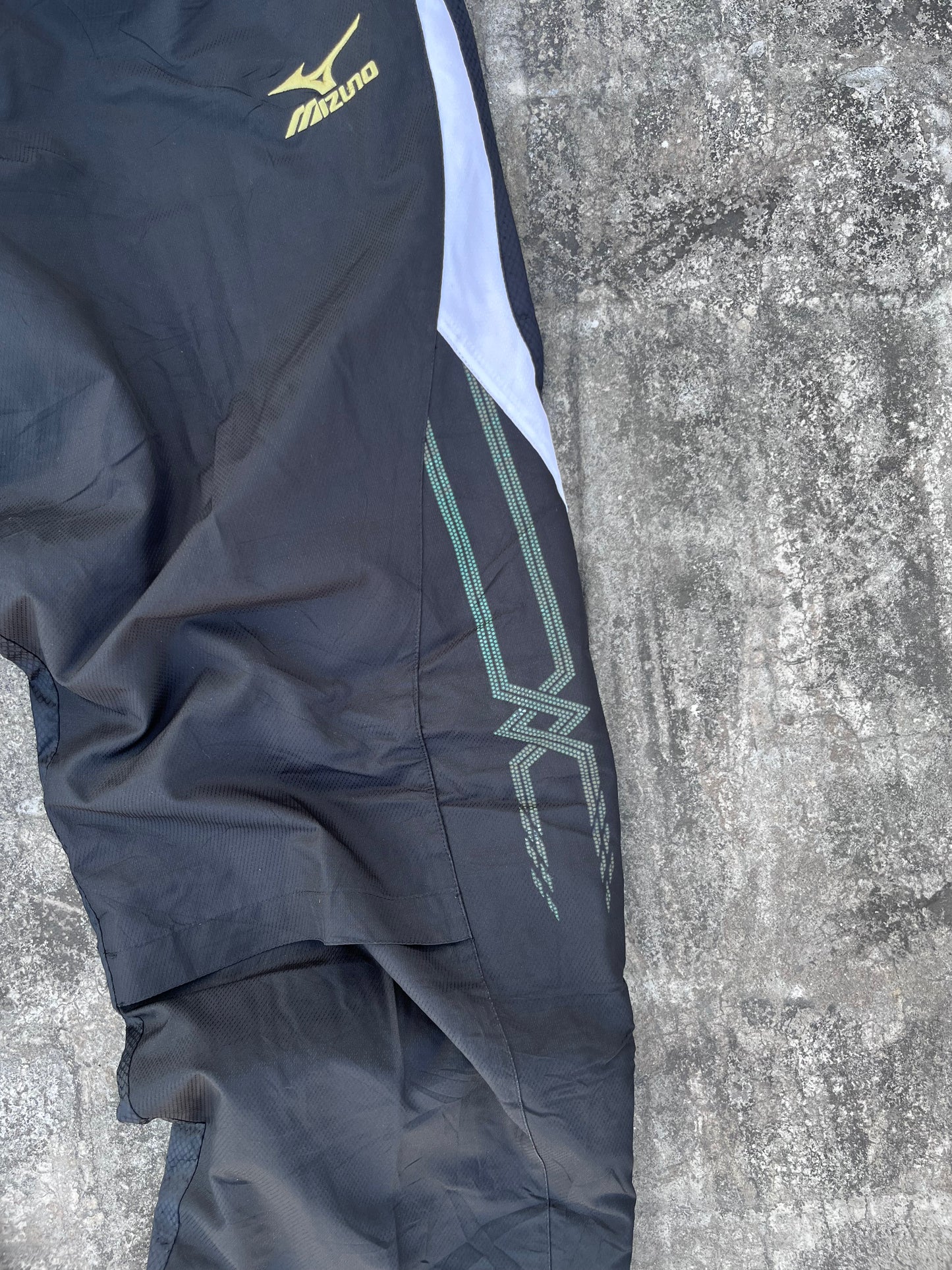 Mizuno Black-Gold Trackpants (L)