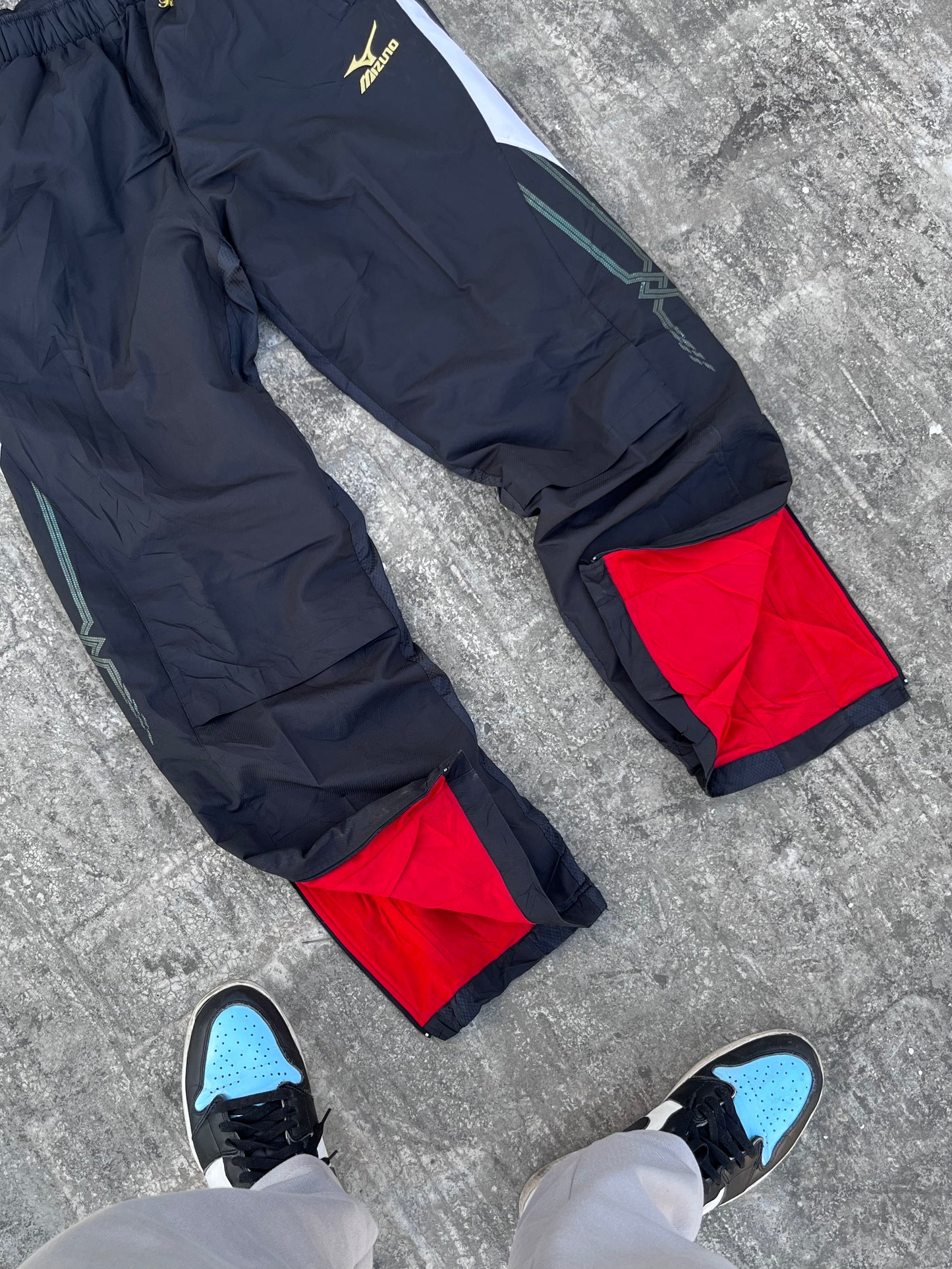 Mizuno Black-Gold Trackpants (L)