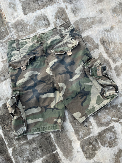 Vintage Bershka Baggy Camo Pants (34)