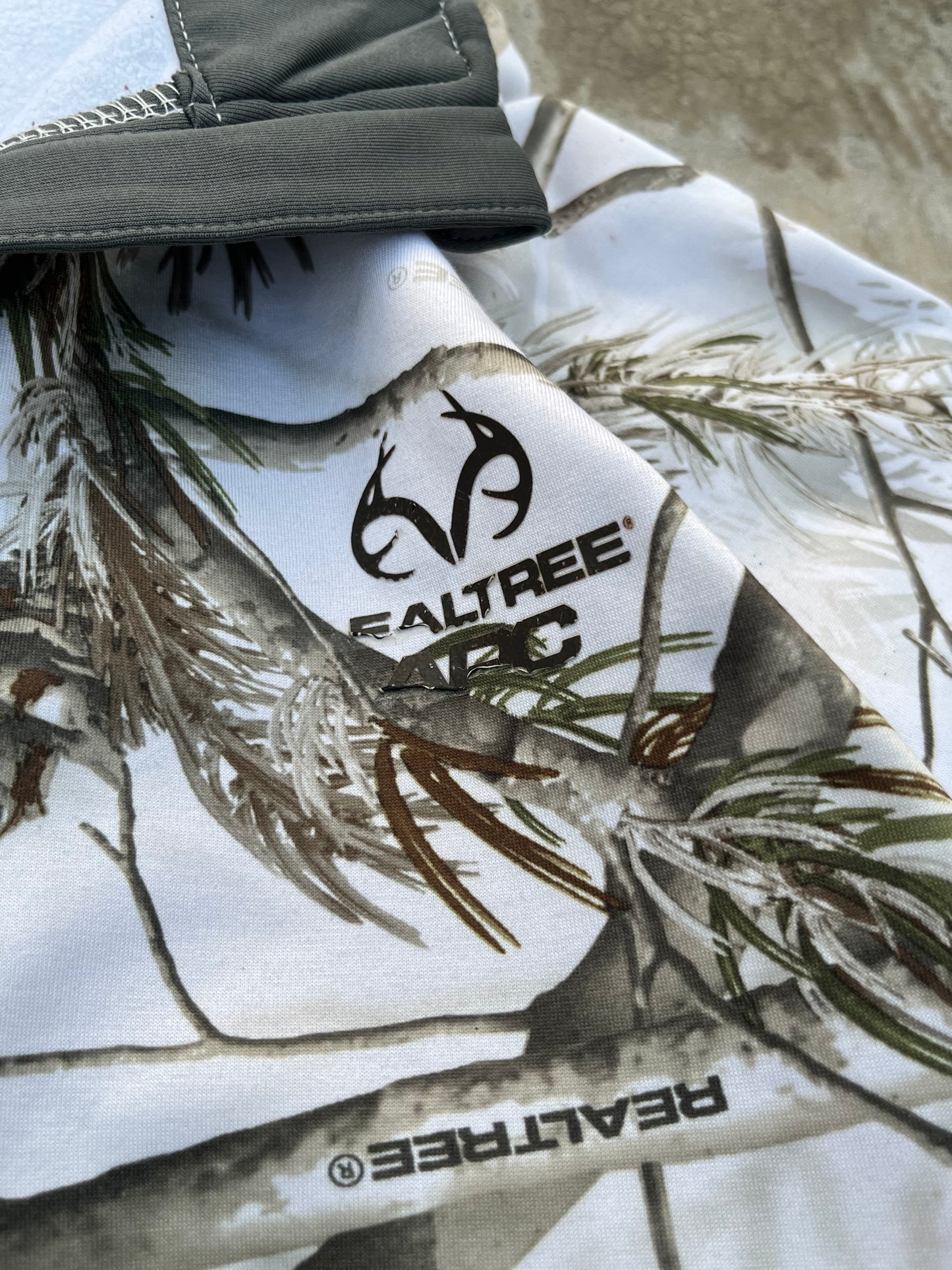 Vintage Real Tree Snow Camo Quarter Zip Full Sleeves Jersey (L)