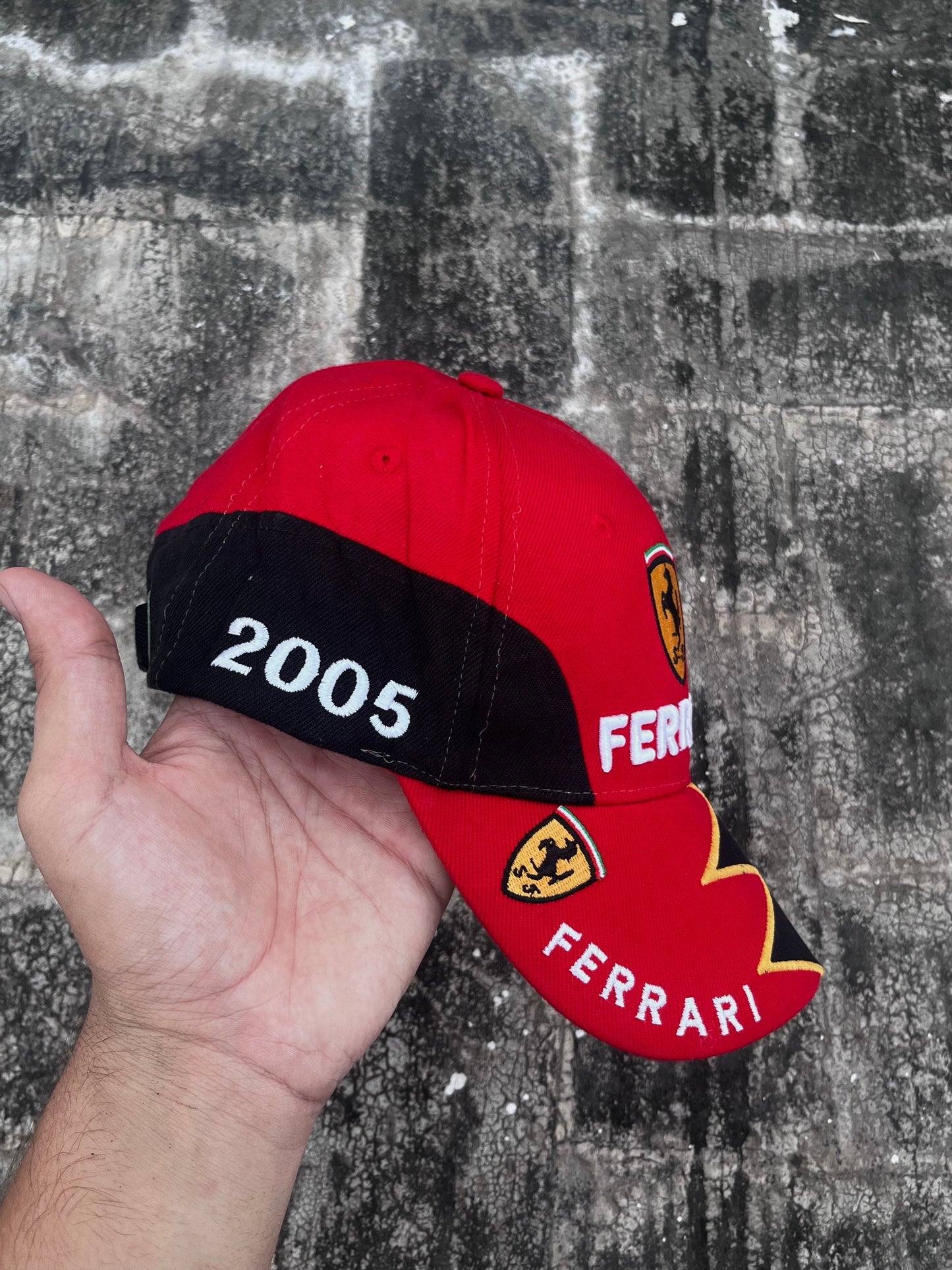 Ferrari 2005 Cap