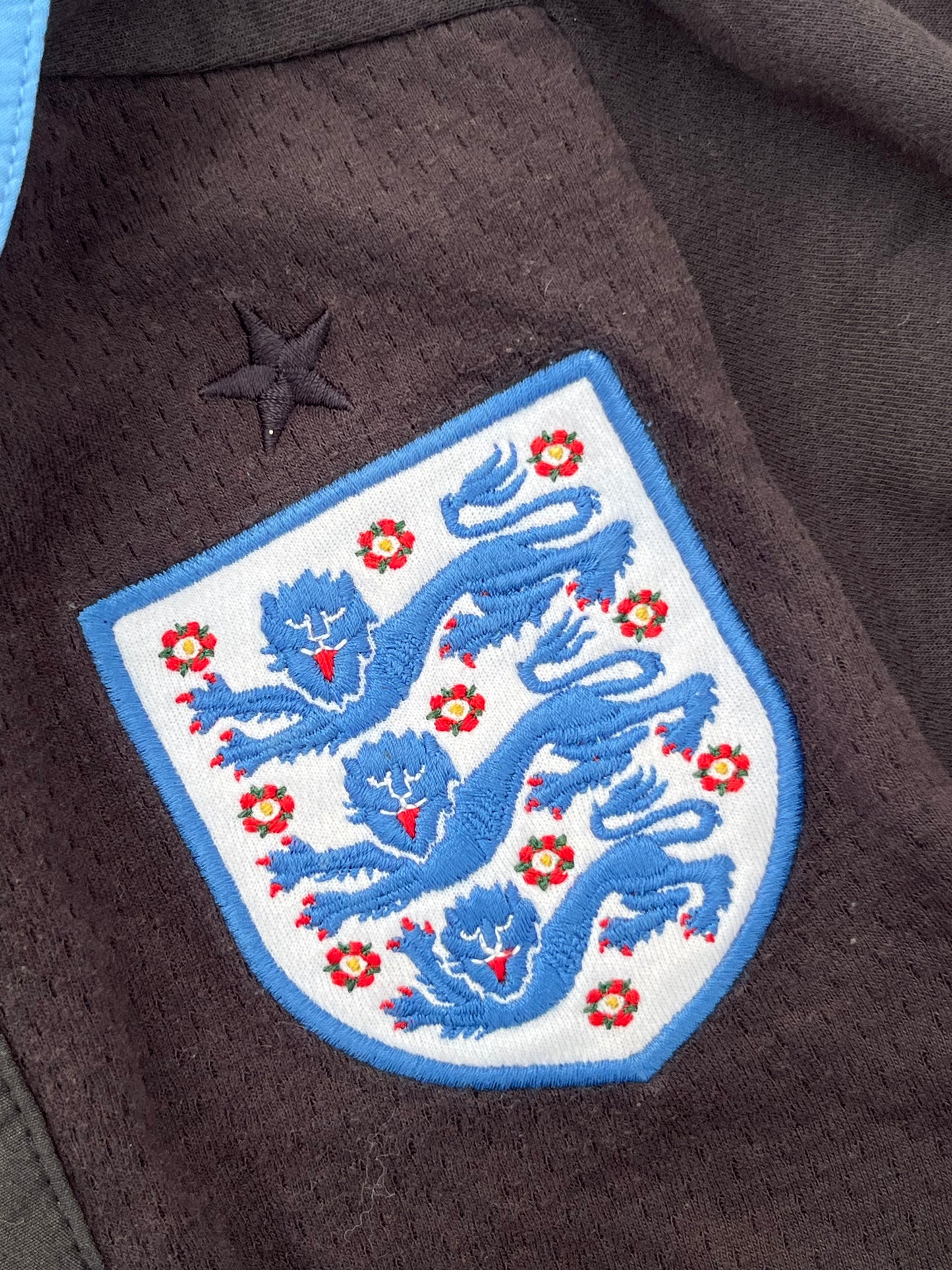 Original retro Umbro England National Football Jersey 2011-2012 Away Jersey (S)