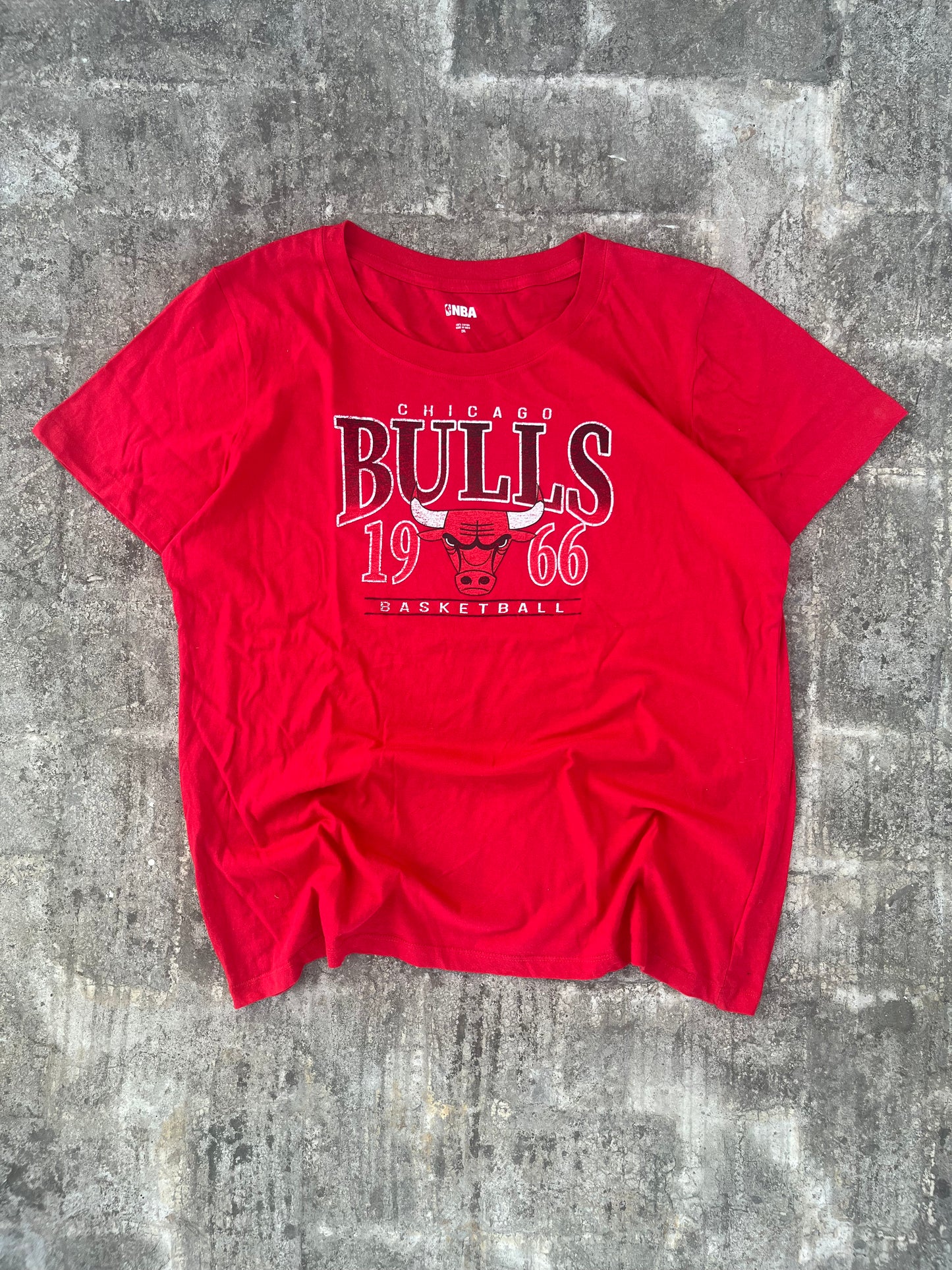 Vintage NBA Chicago Bulls Women's Red Tee Oversized (L)