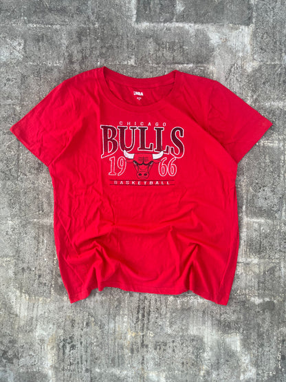 Vintage NBA Chicago Bulls Women's Red Tee Oversized (L)