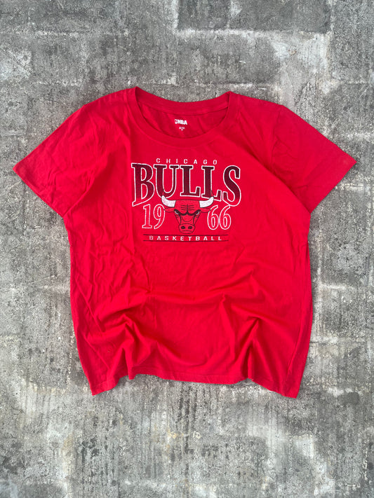 Vintage NBA Chicago Bulls Women's Red Tee Oversized (L)