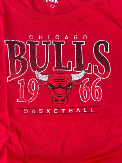 Vintage NBA Chicago Bulls Women's Red Tee Oversized (L)