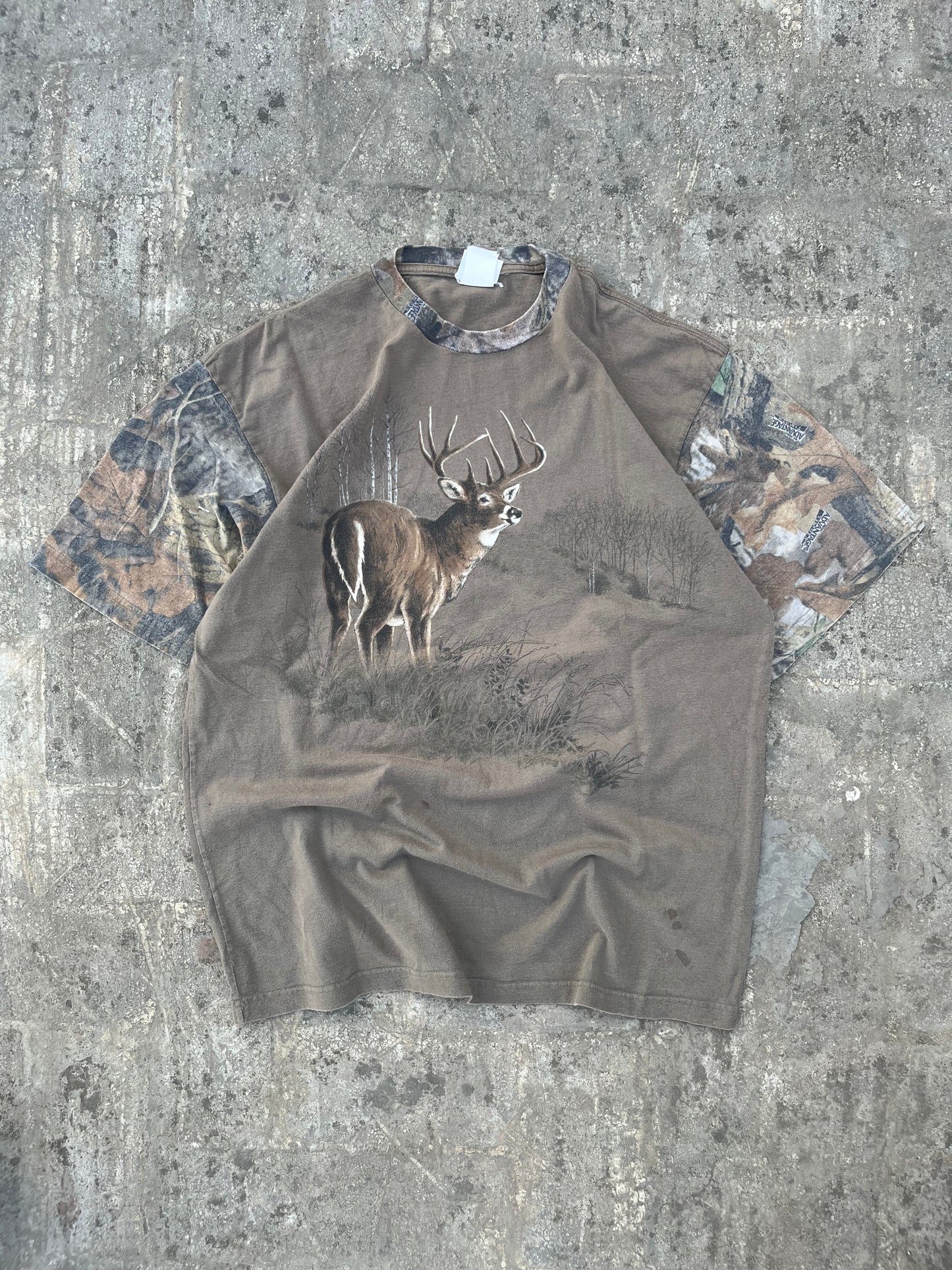 Vintage Artisans Advantage Camo Deer Graphic Tee (L/XL)