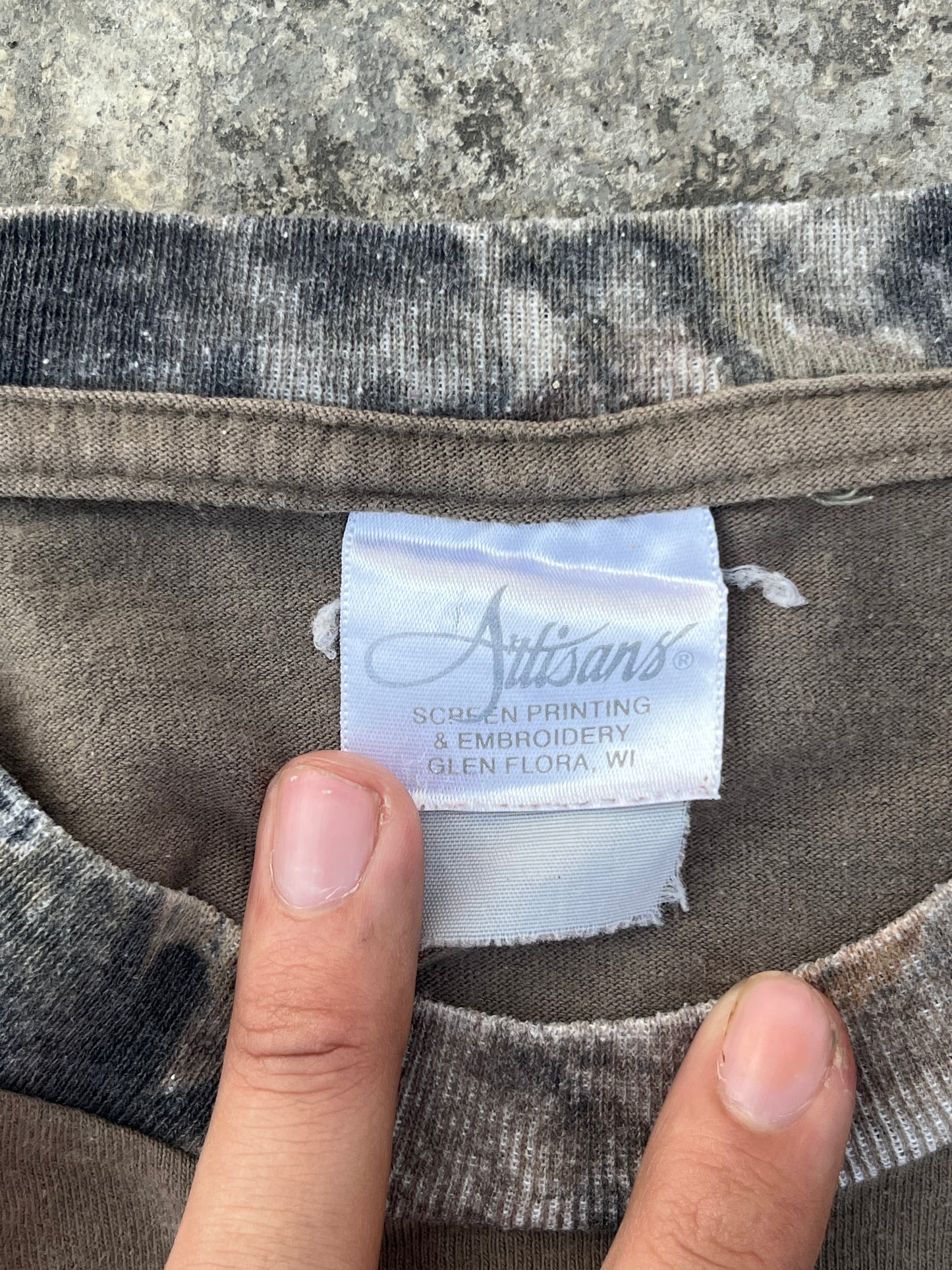 Vintage Artisans Advantage Camo Deer Graphic Tee (L/XL)