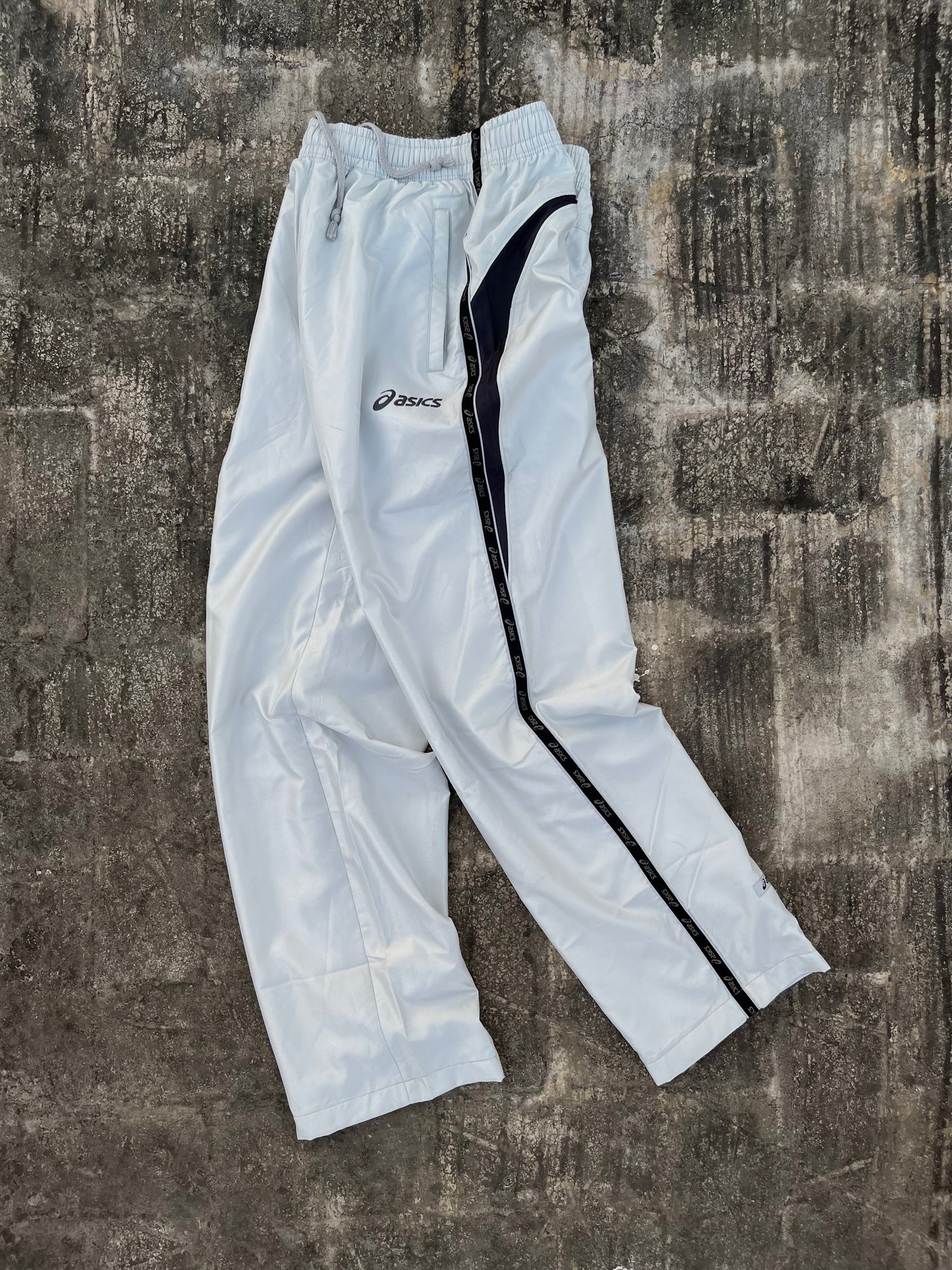 Vintage Silver Asics Striped Baggy Trackpants (M)